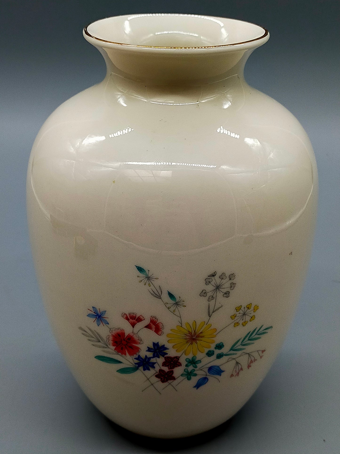 Elegante Vintage Porzellan Vase mit bunten Feldblumen Goldrand