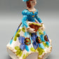 Vintage Porzellan Musical Figurine Elegant gekleidete Dame Blumenkorb
