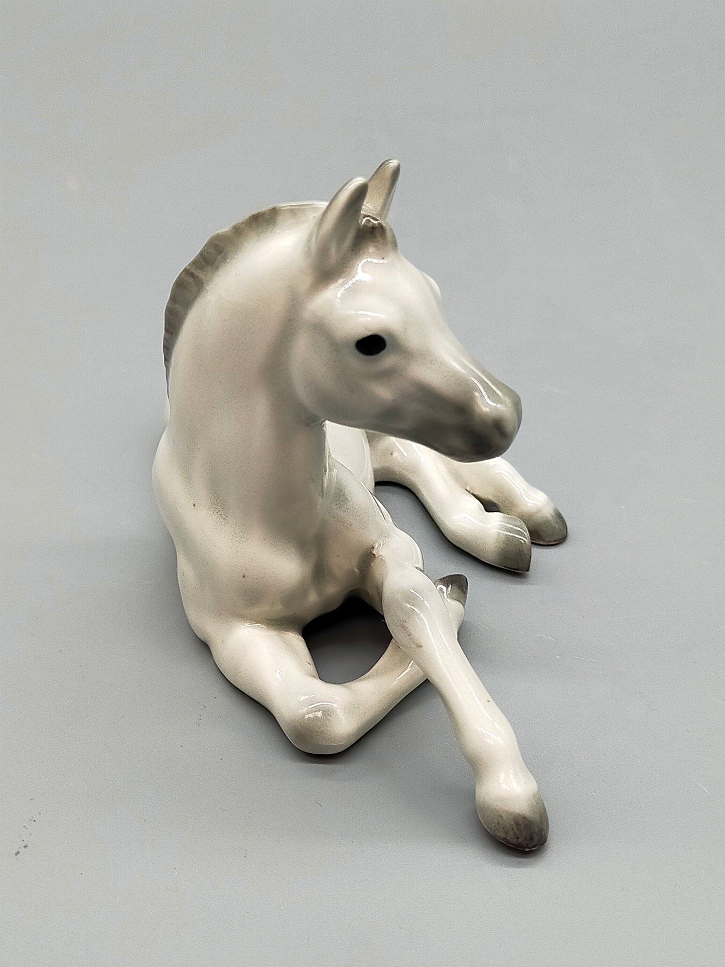 Hans Schirmer Porzellan Figur Liegendes Fohlen Pferd Vintage