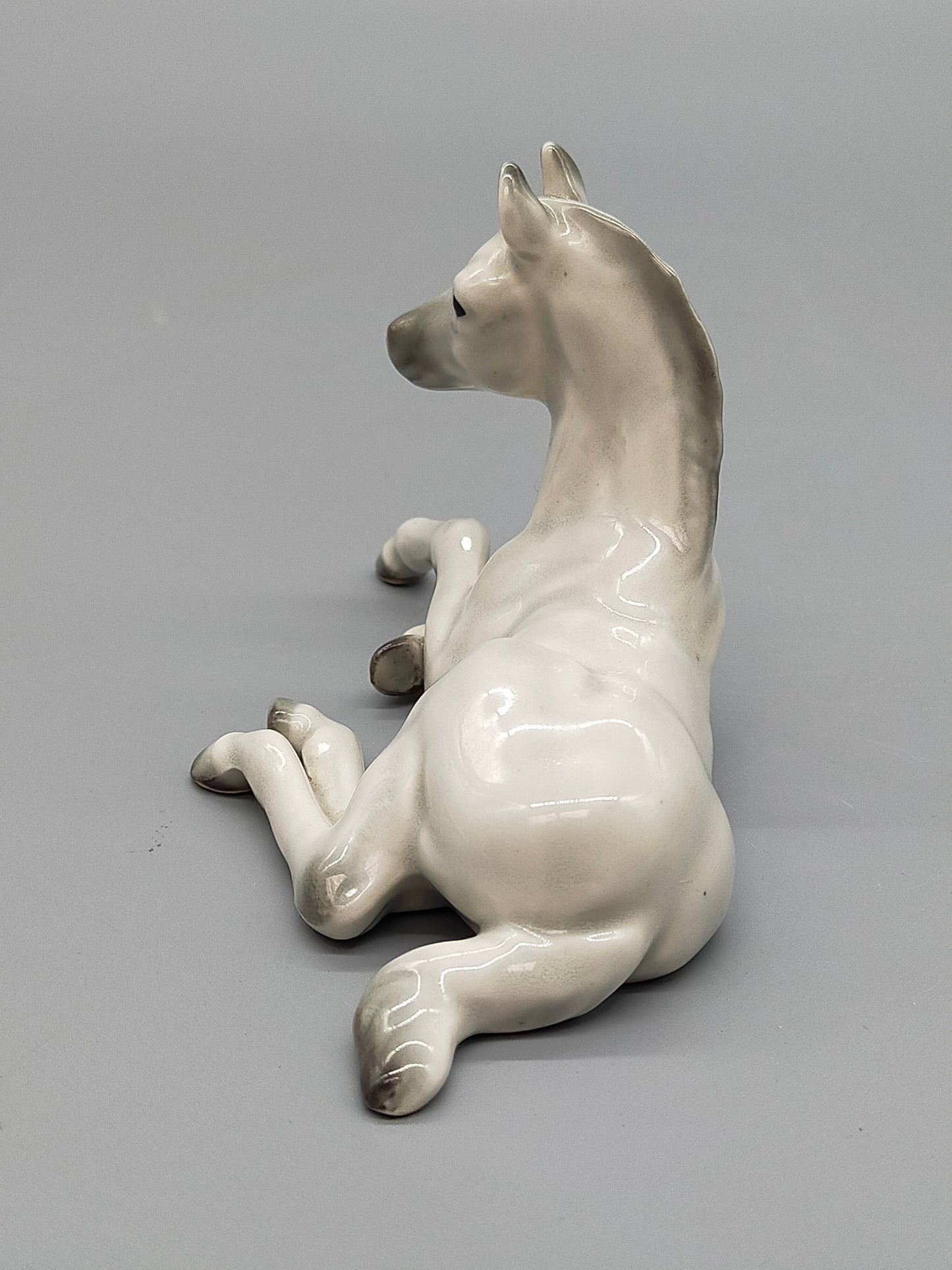 Hans Schirmer Porzellan Figur Liegendes Fohlen Pferd Vintage