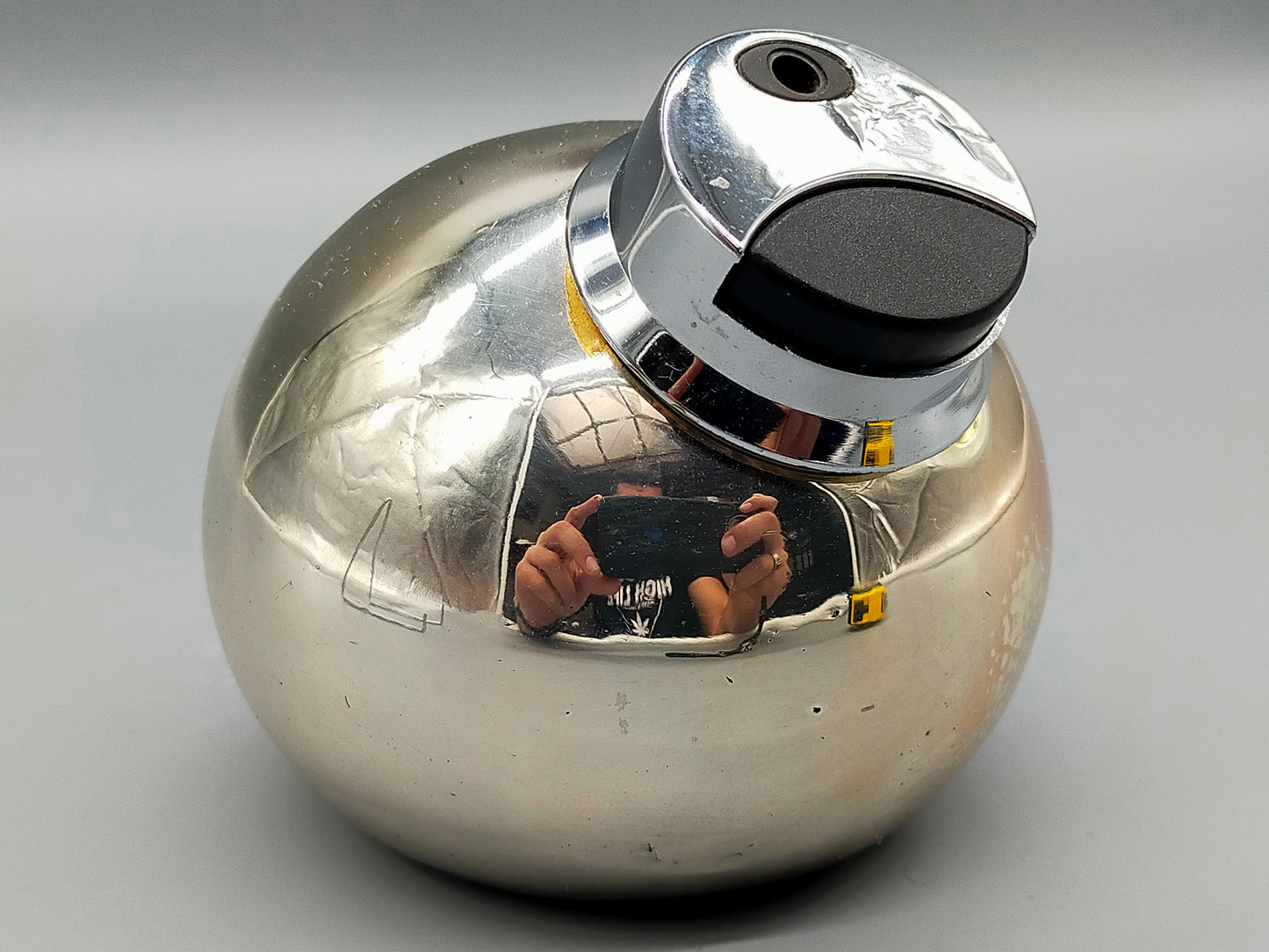 Vintage Valenti Tischfeuerzeug Silberfarbenes Kugel-Design