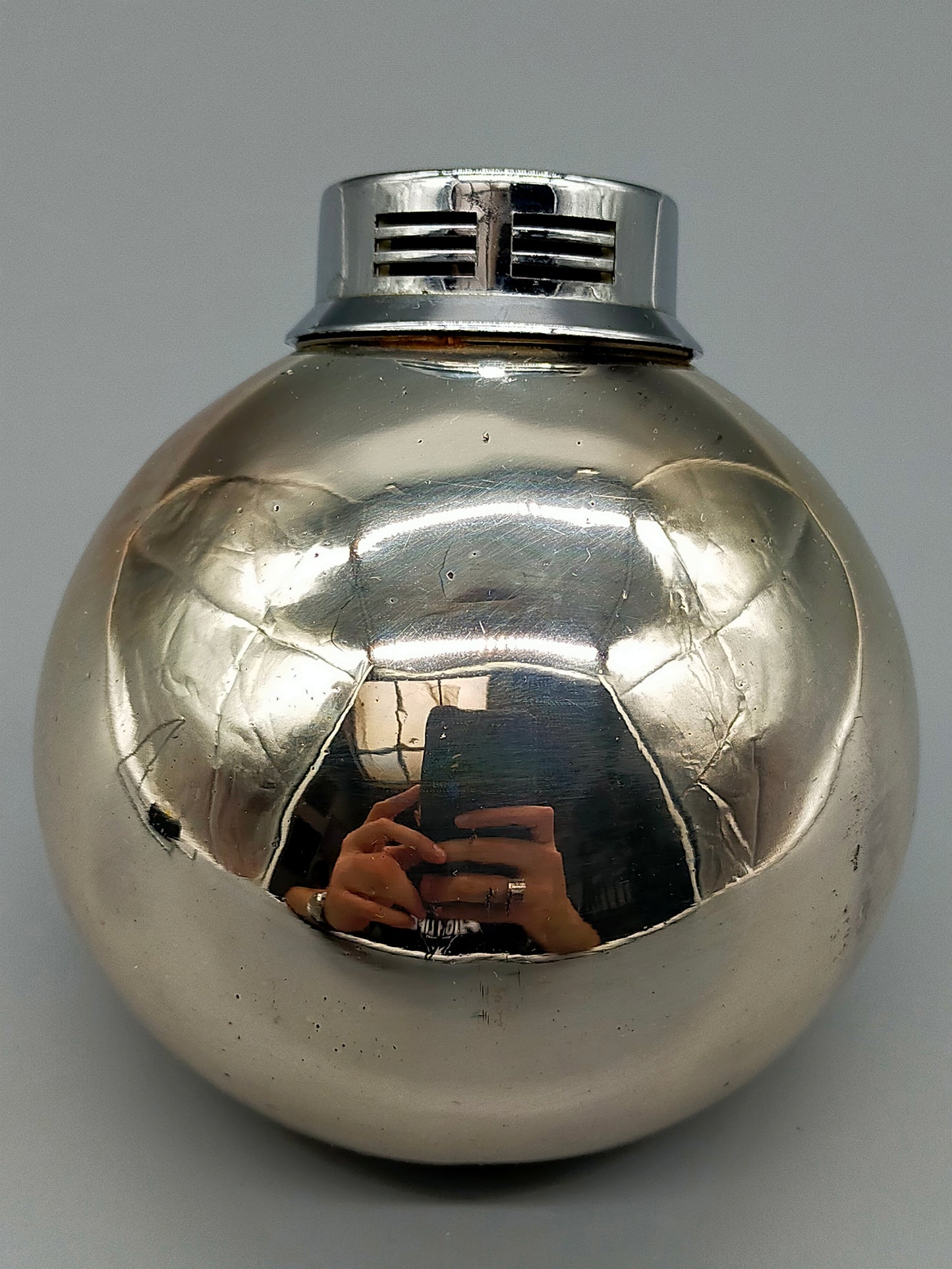 Vintage Valenti Tischfeuerzeug Silberfarbenes Kugel-Design