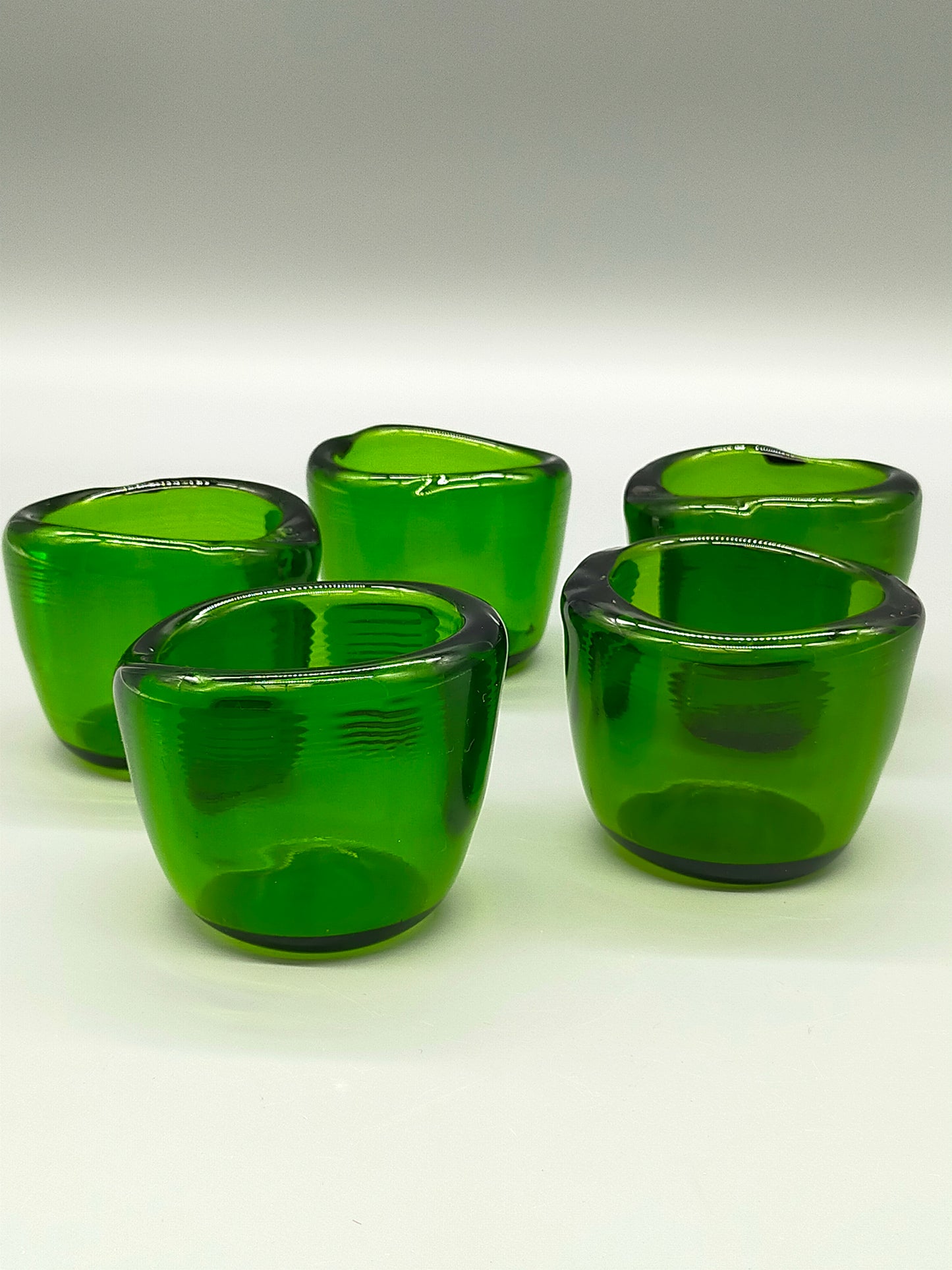 Vintage Grüne Glas Kerzenhalter 5er Set – Rustikales Design