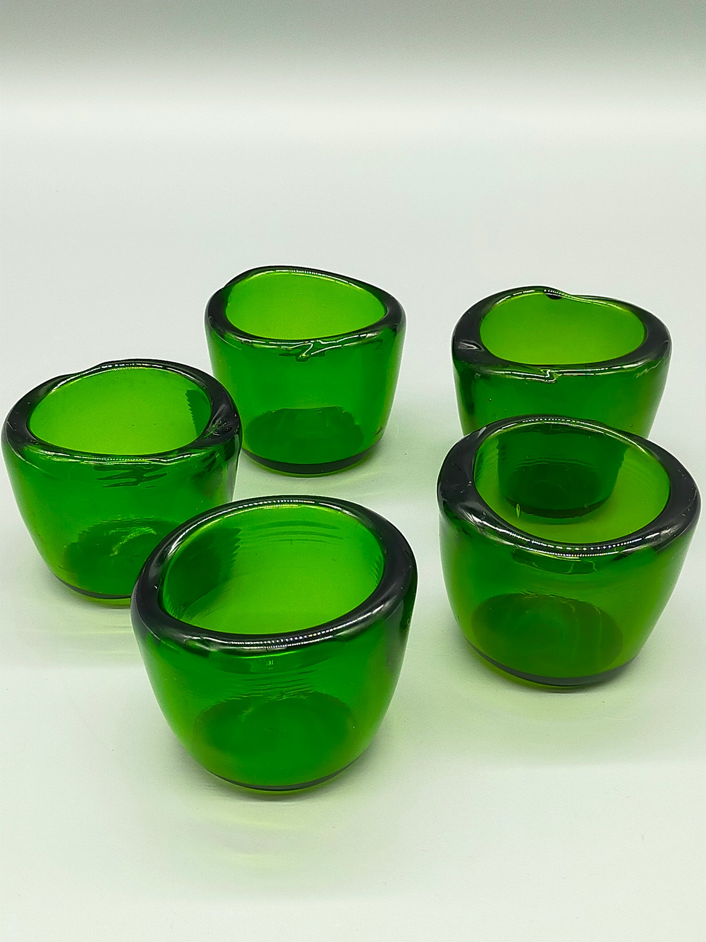 Vintage Grüne Glas Kerzenhalter 5er Set – Rustikales Design