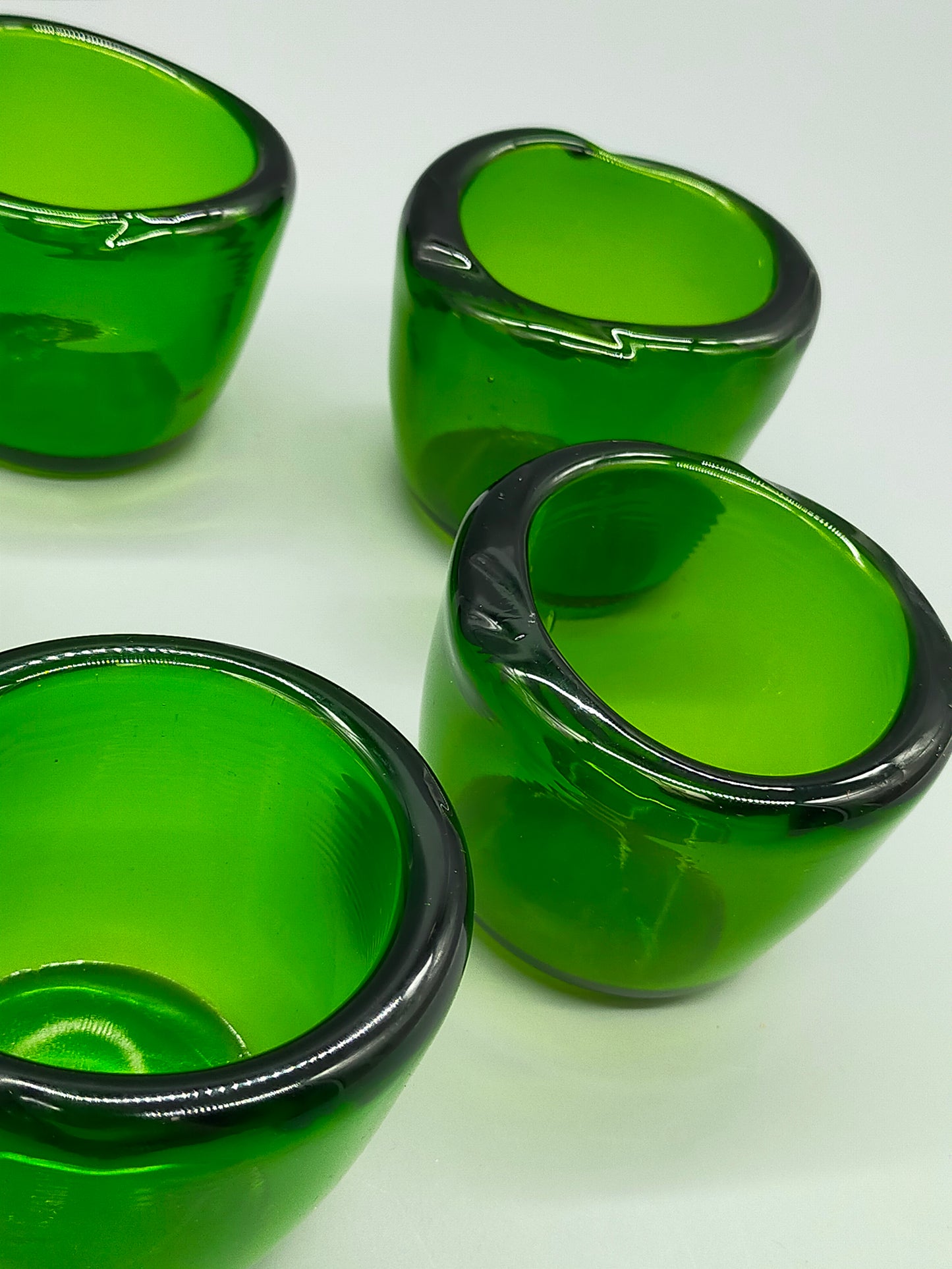 Vintage Grüne Glas Kerzenhalter 5er Set – Rustikales Design