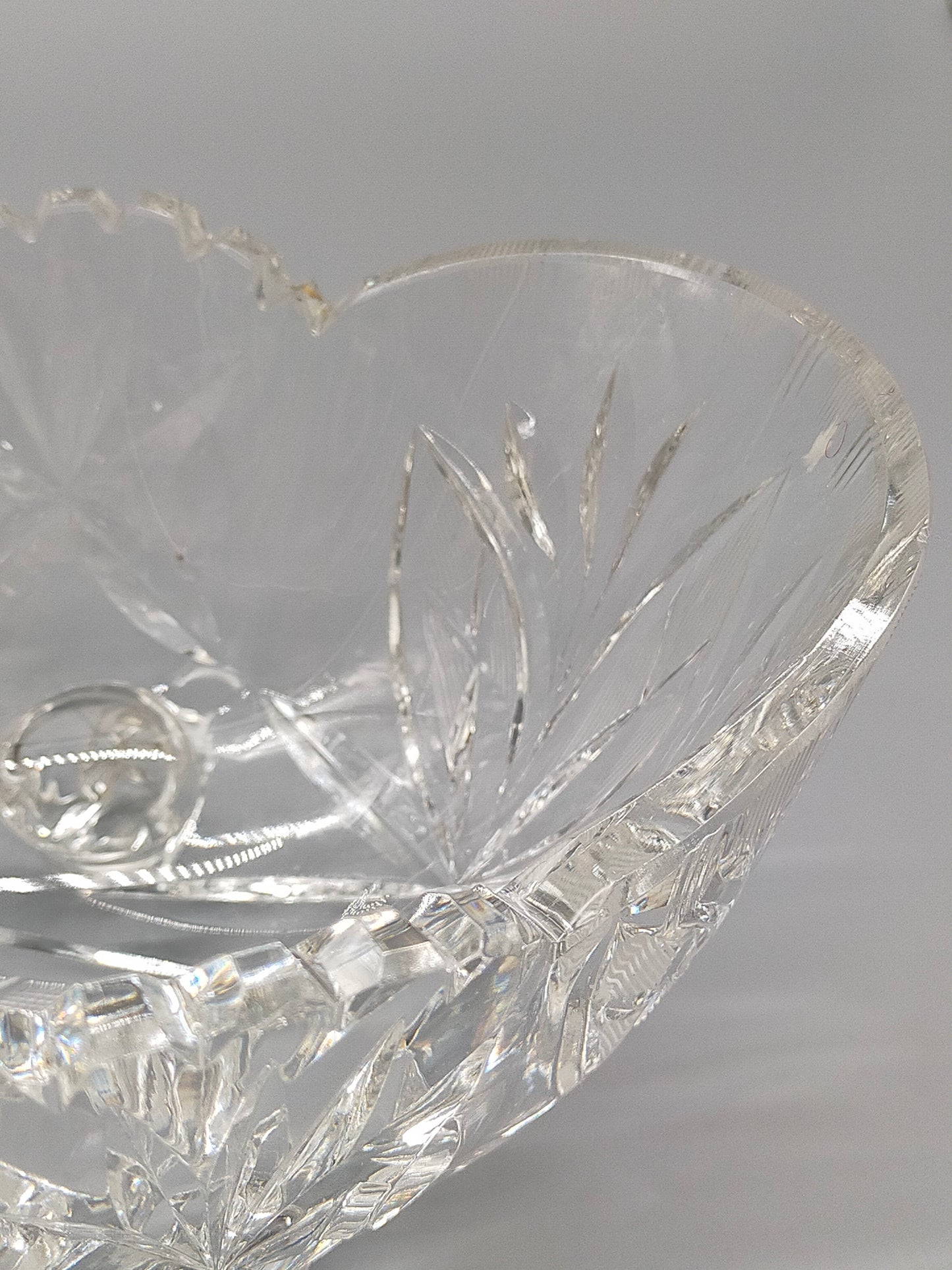 Elegante Kristall Schale mit Füßen Prunkvolle Tischdekoration