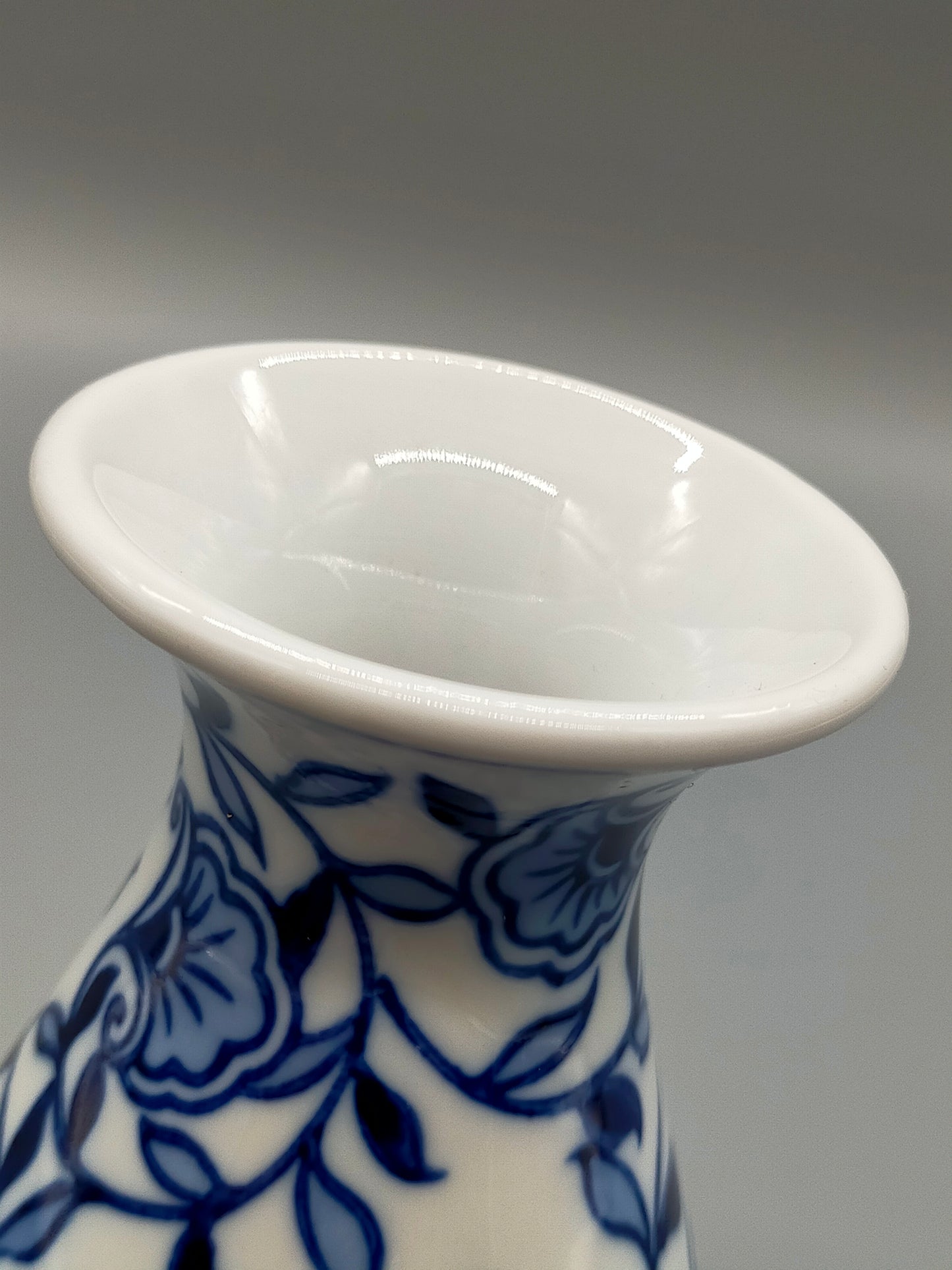 Klassische Strauss Home Porzellan Vase Blau-Weißes Blumendesign
