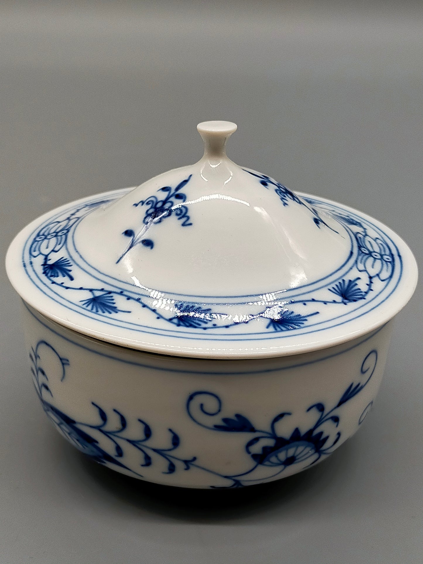 Klassische Meissen Porzellan Schale Zwiebelmuster mit Deckel