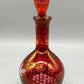 Rote Vintage Glas Karaffe mit Stopfen Elegantes Weintrauben Dekor
