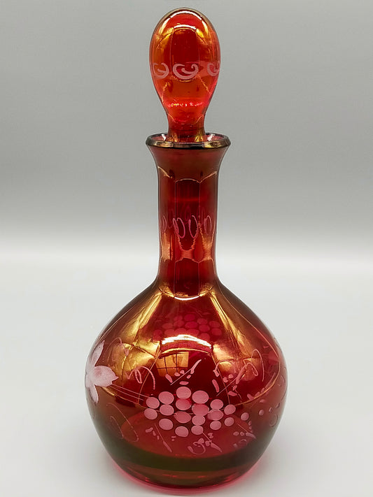 Rote Vintage Glas Karaffe mit Stopfen Elegantes Weintrauben Dekor