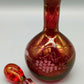 Rote Vintage Glas Karaffe mit Stopfen Elegantes Weintrauben Dekor
