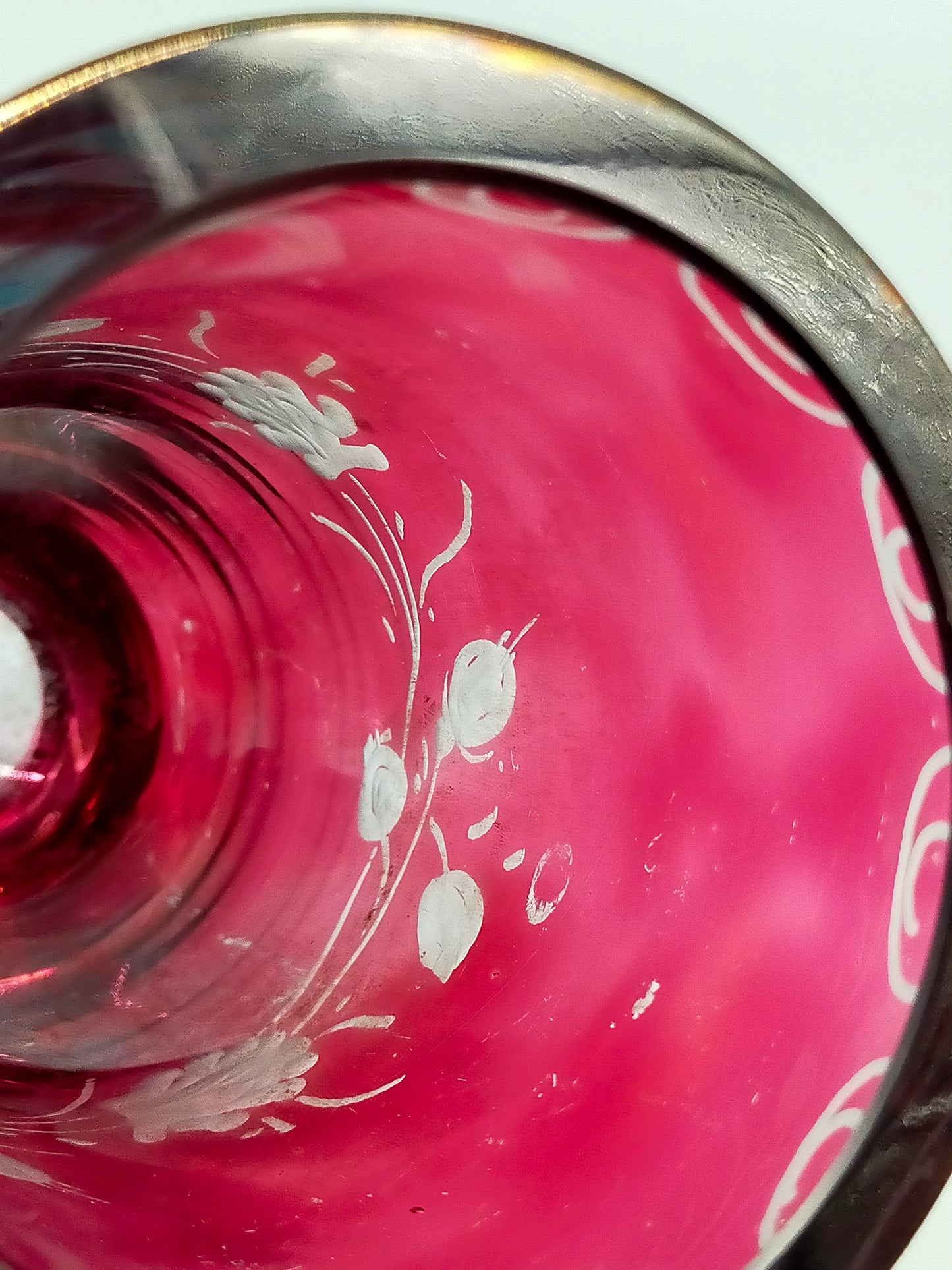 Edle Vintage Glas Vase Rotes Kristallglas mit Blumen-Dekor