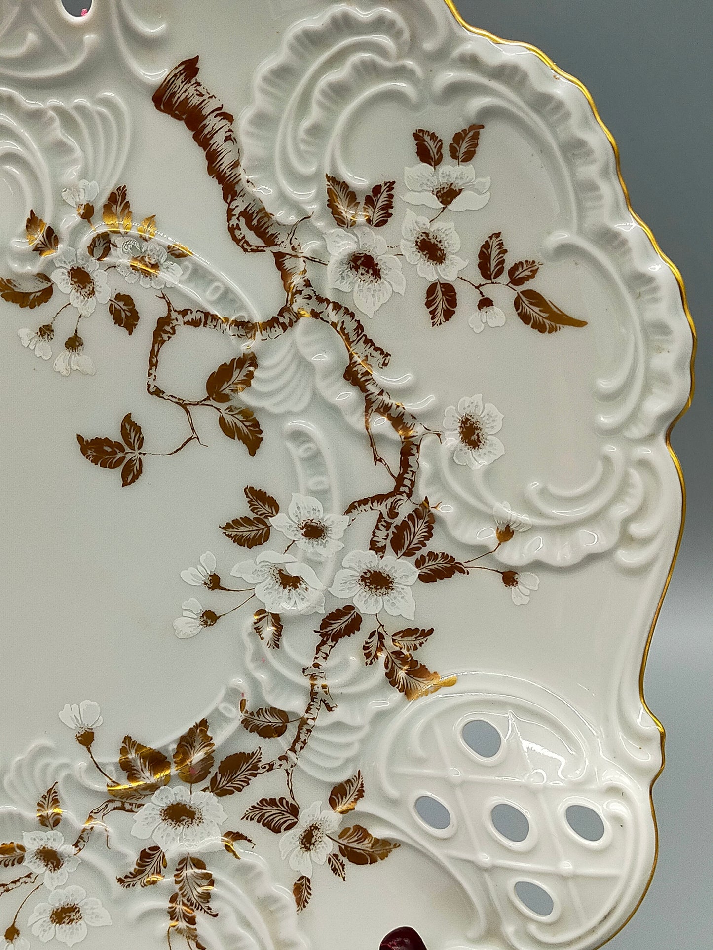 Prunkvoller Lindner Porzellan Zierteller Serie Daniela Weiß mit Golddekor