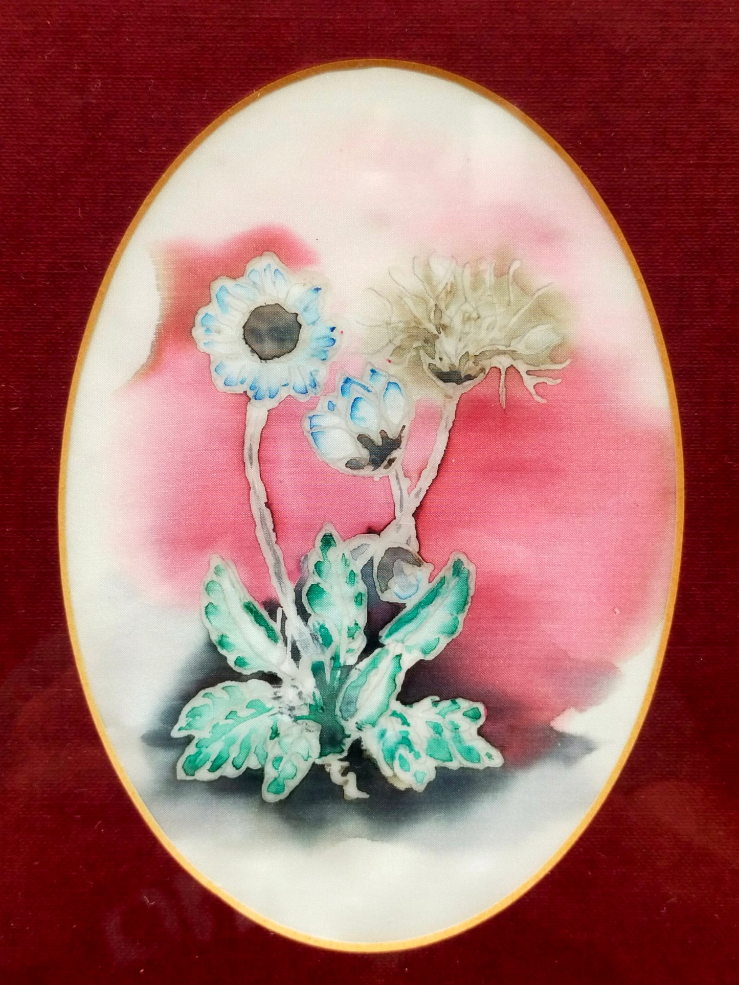Deutsche Schule (XX) Florales Seidengemälde im Prunkrahmen