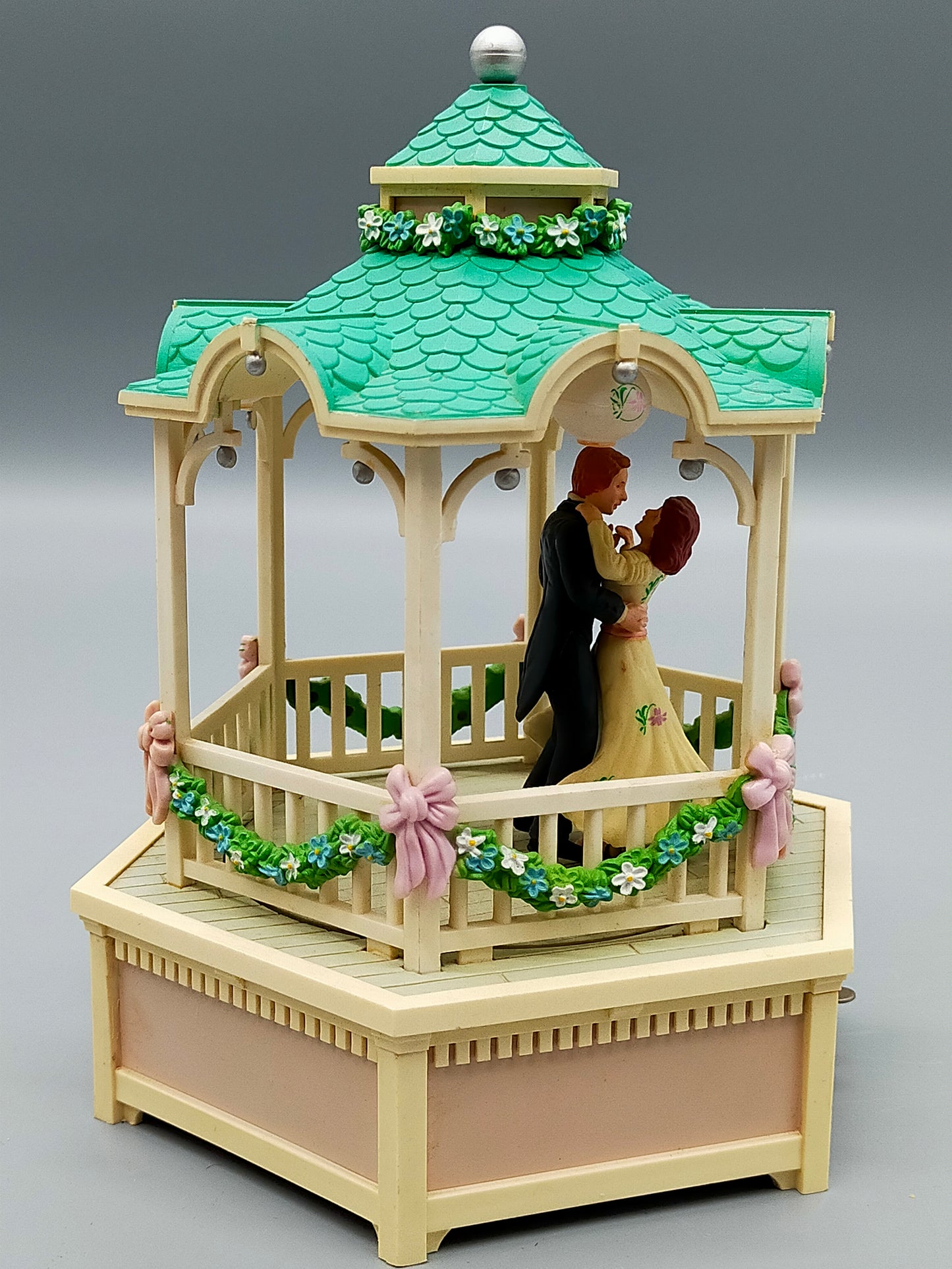 Vintage Enesco True Love Spieluhr Romantisches tanzendes Paar