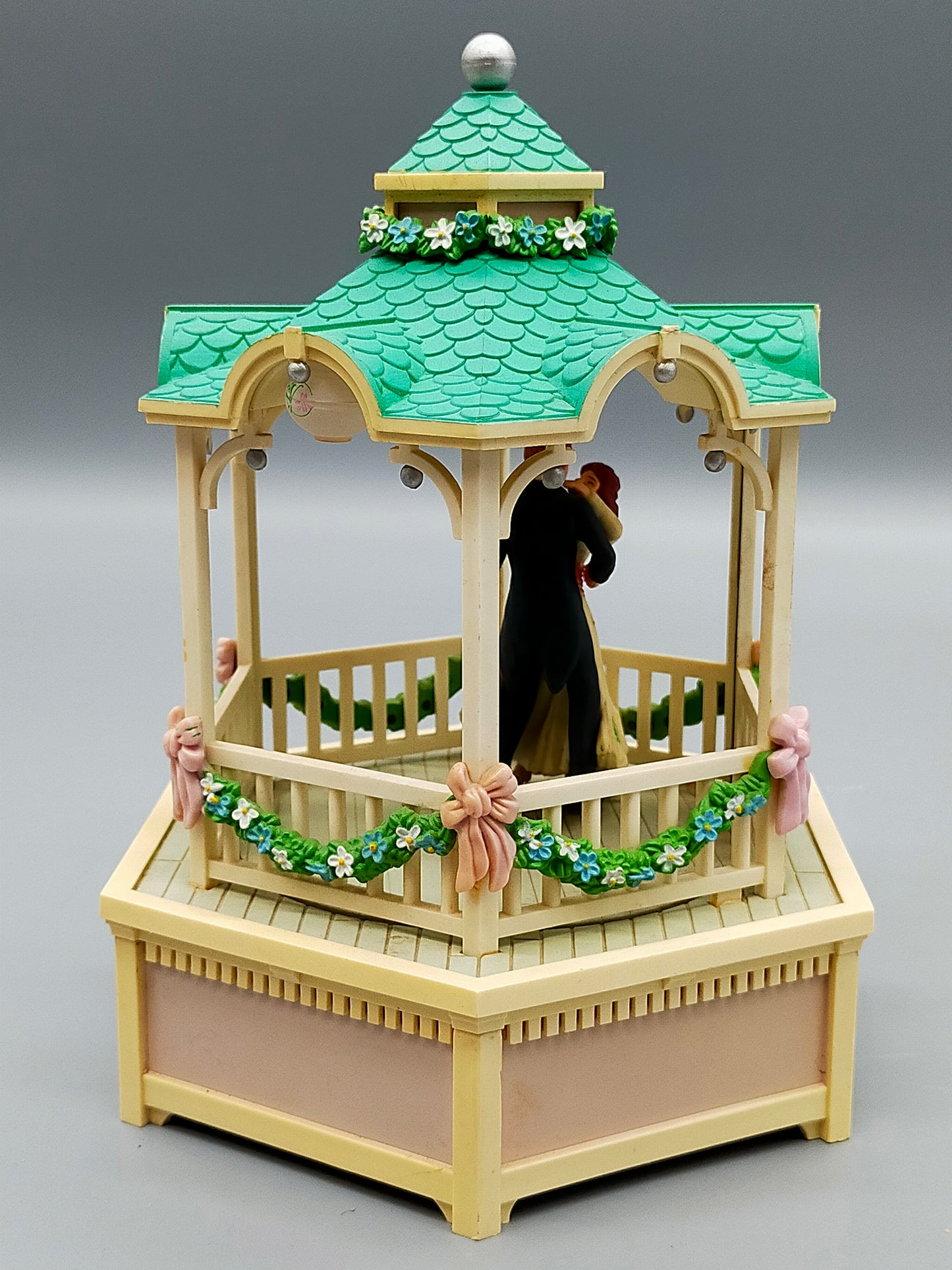Vintage Enesco True Love Spieluhr Romantisches tanzendes Paar
