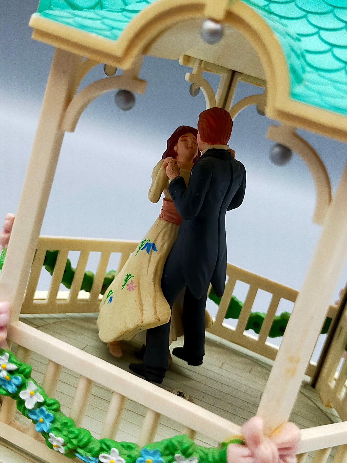 Vintage Enesco True Love Spieluhr Romantisches tanzendes Paar