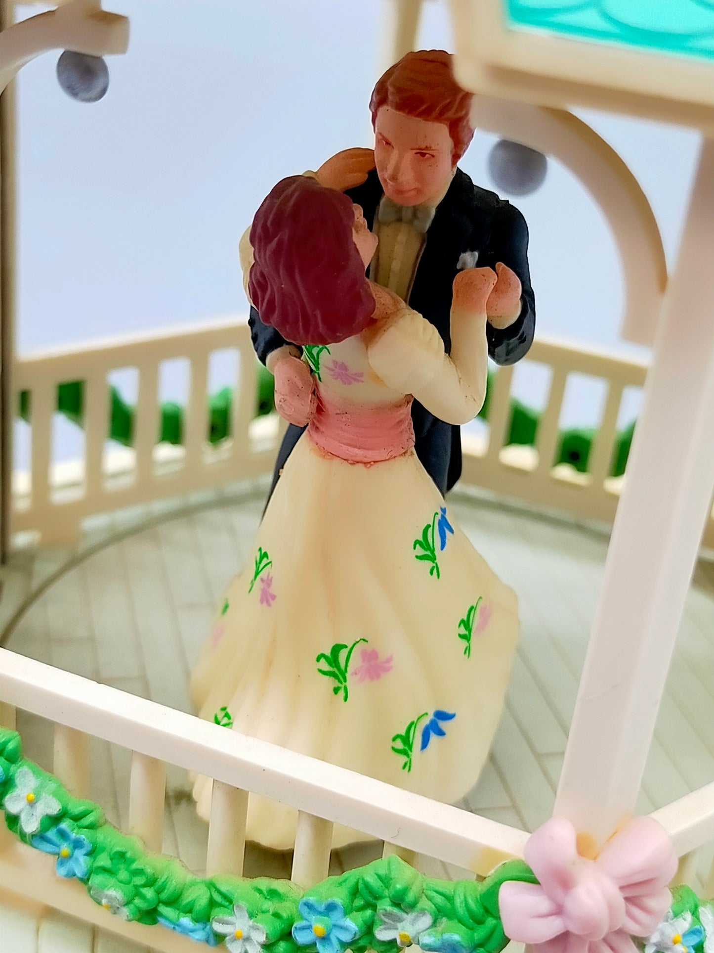 Vintage Enesco True Love Spieluhr Romantisches tanzendes Paar