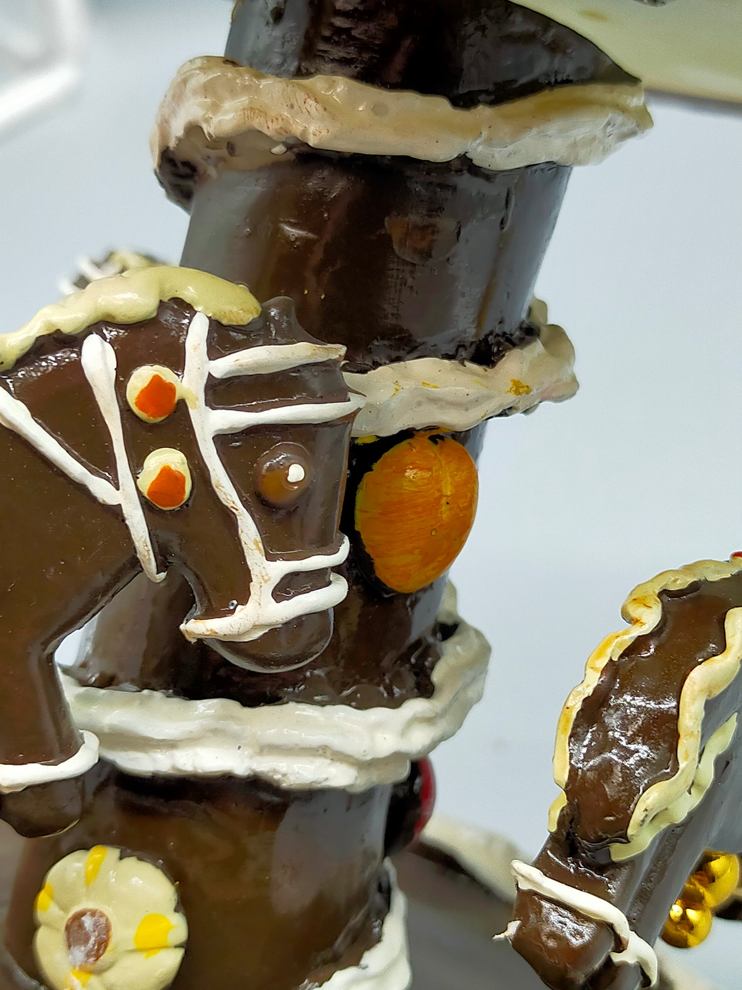 Vintage Karussell-Figur SpielUhr  Lebkuchen  design
