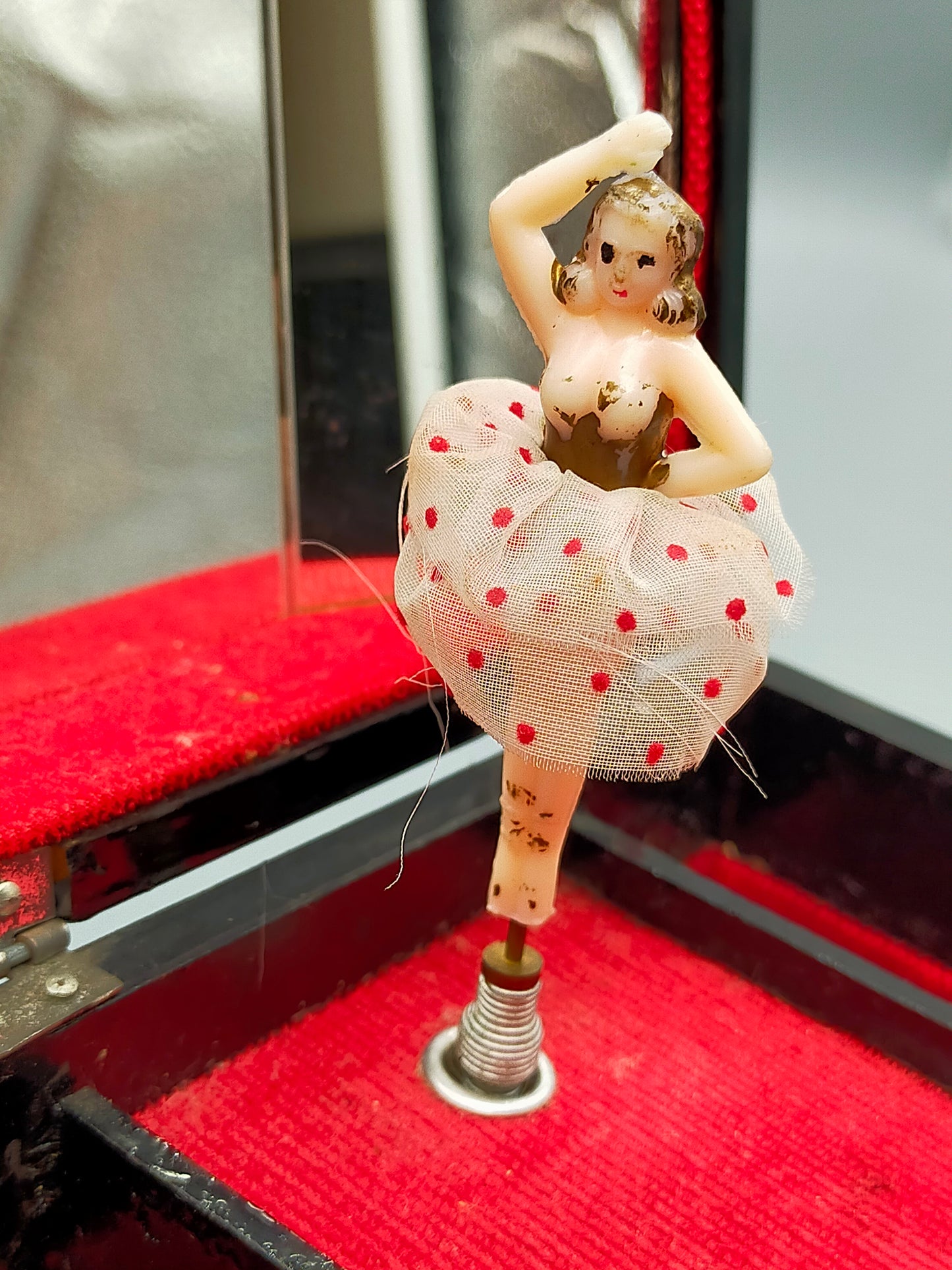 Asiatische Spieldose Schmuckschatulle mit Ballerina Schwarz Lack
