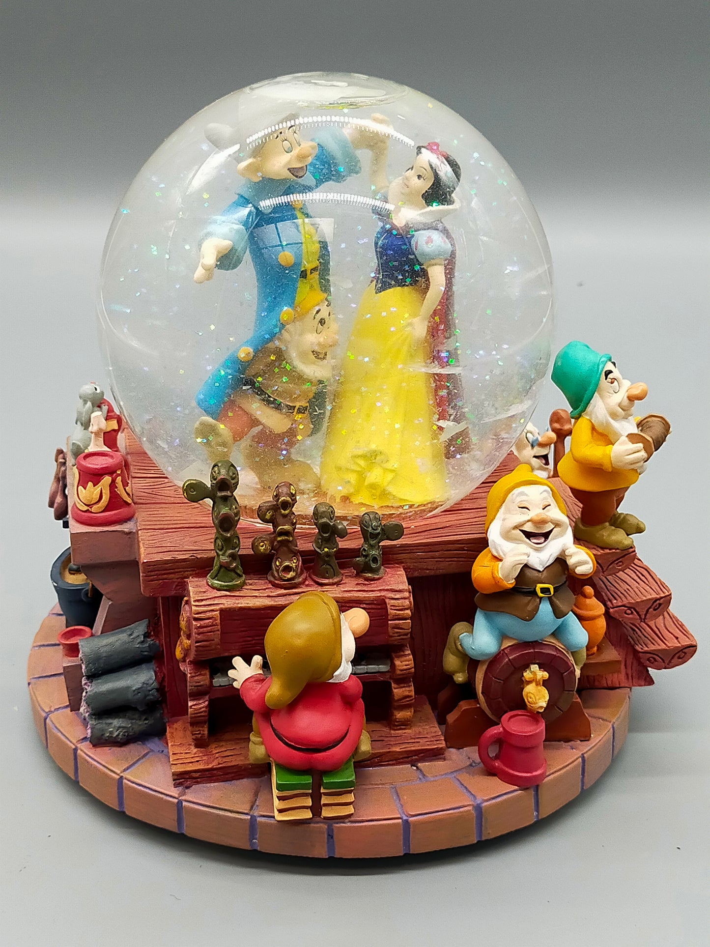 Disney China Spiel Uhr – Magische Schneekugel mit Musik