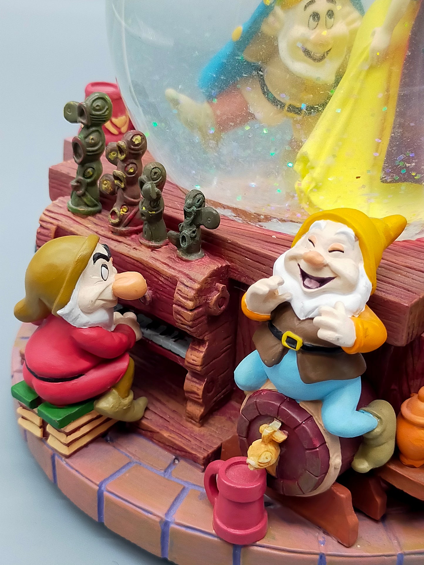 Disney China Spiel Uhr – Magische Schneekugel mit Musik