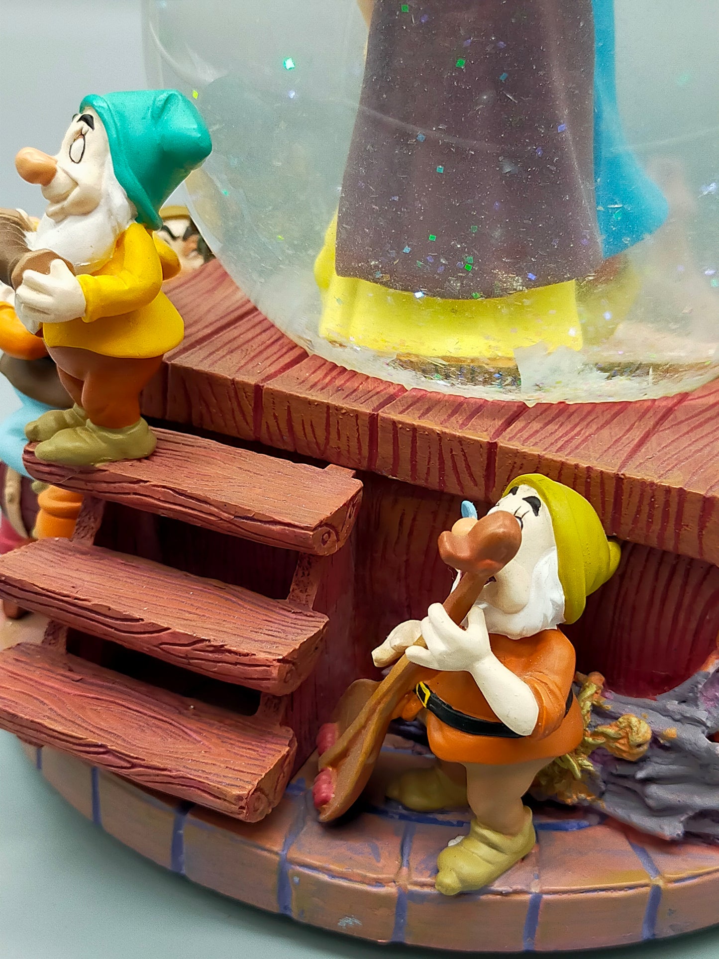 Disney China Spiel Uhr – Magische Schneekugel mit Musik