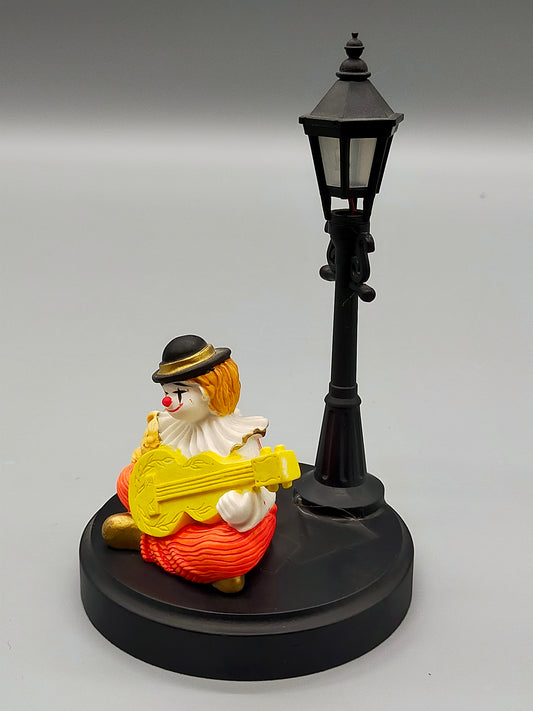 Ton Yun Co. Design Clown Figur mit Laterne Vintage Stil Dekoration