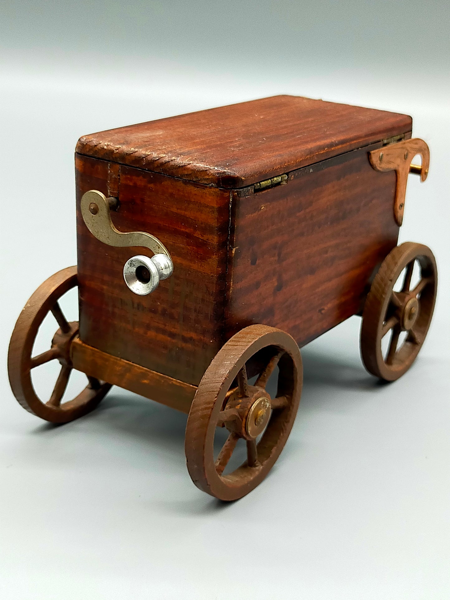 Antike Holz Spieluhr Wagen Rustikales Design mit Musikwerk