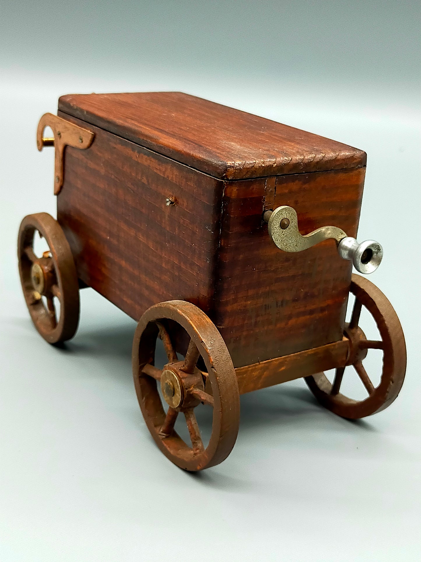 Antike Holz Spieluhr Wagen Rustikales Design mit Musikwerk