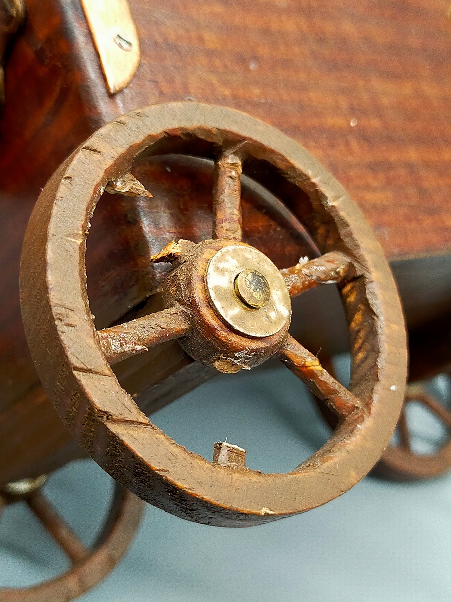 Antike Holz Spieluhr Wagen Rustikales Design mit Musikwerk