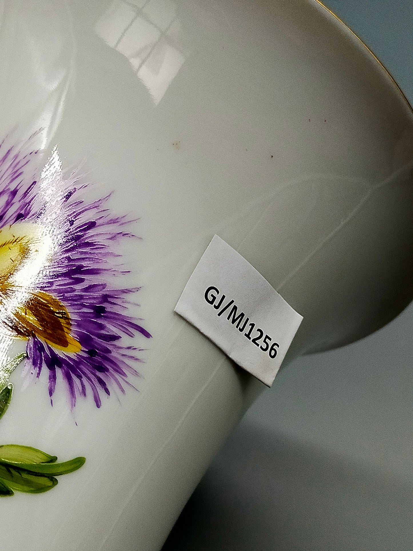 Edle Ludwigsburg Porzellan Trichtervase Handbemalt mit Goldrand