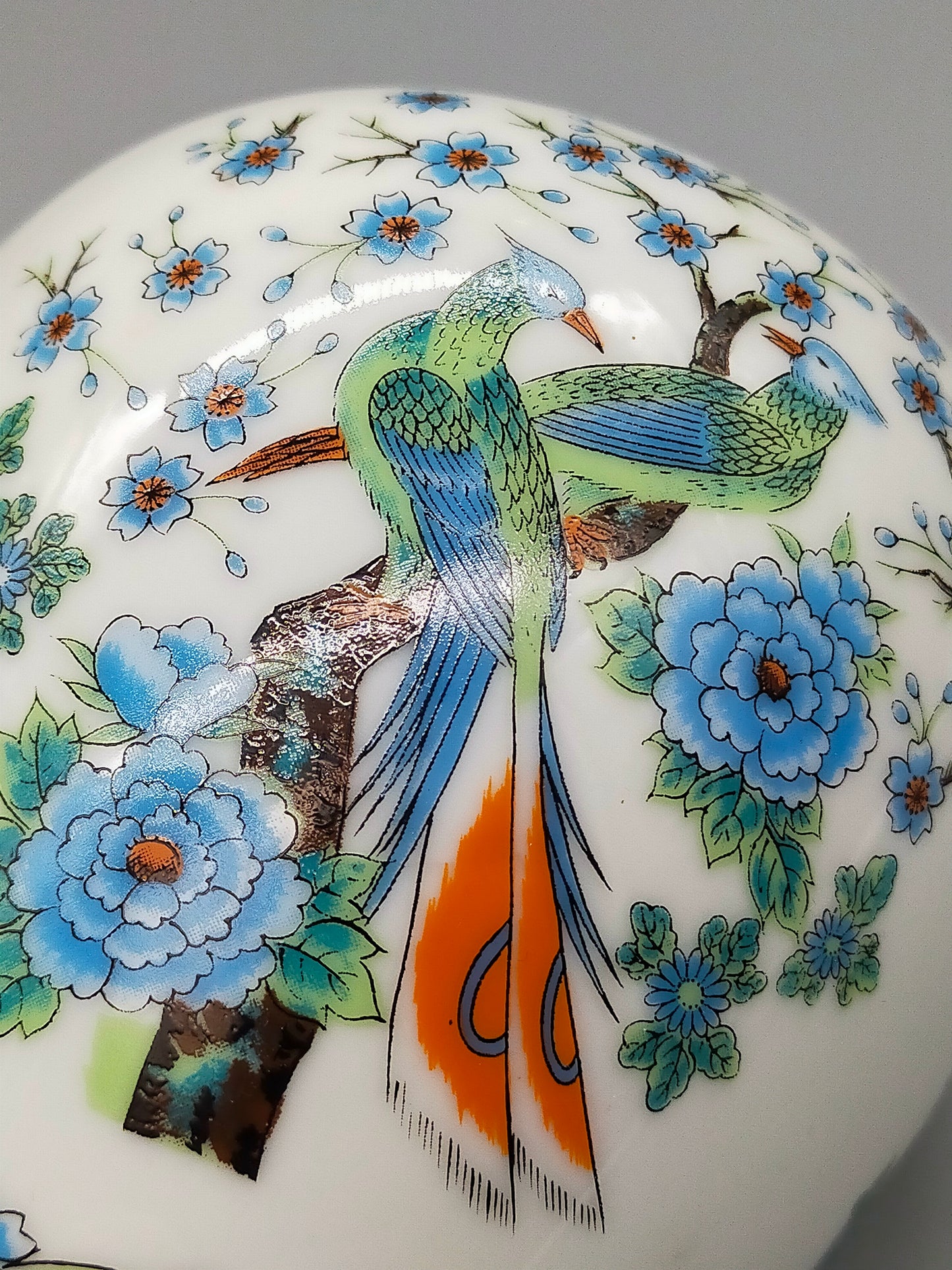 Elegante FHH Deckelvase Handbemaltes Porzellan mit Vogelmotiv