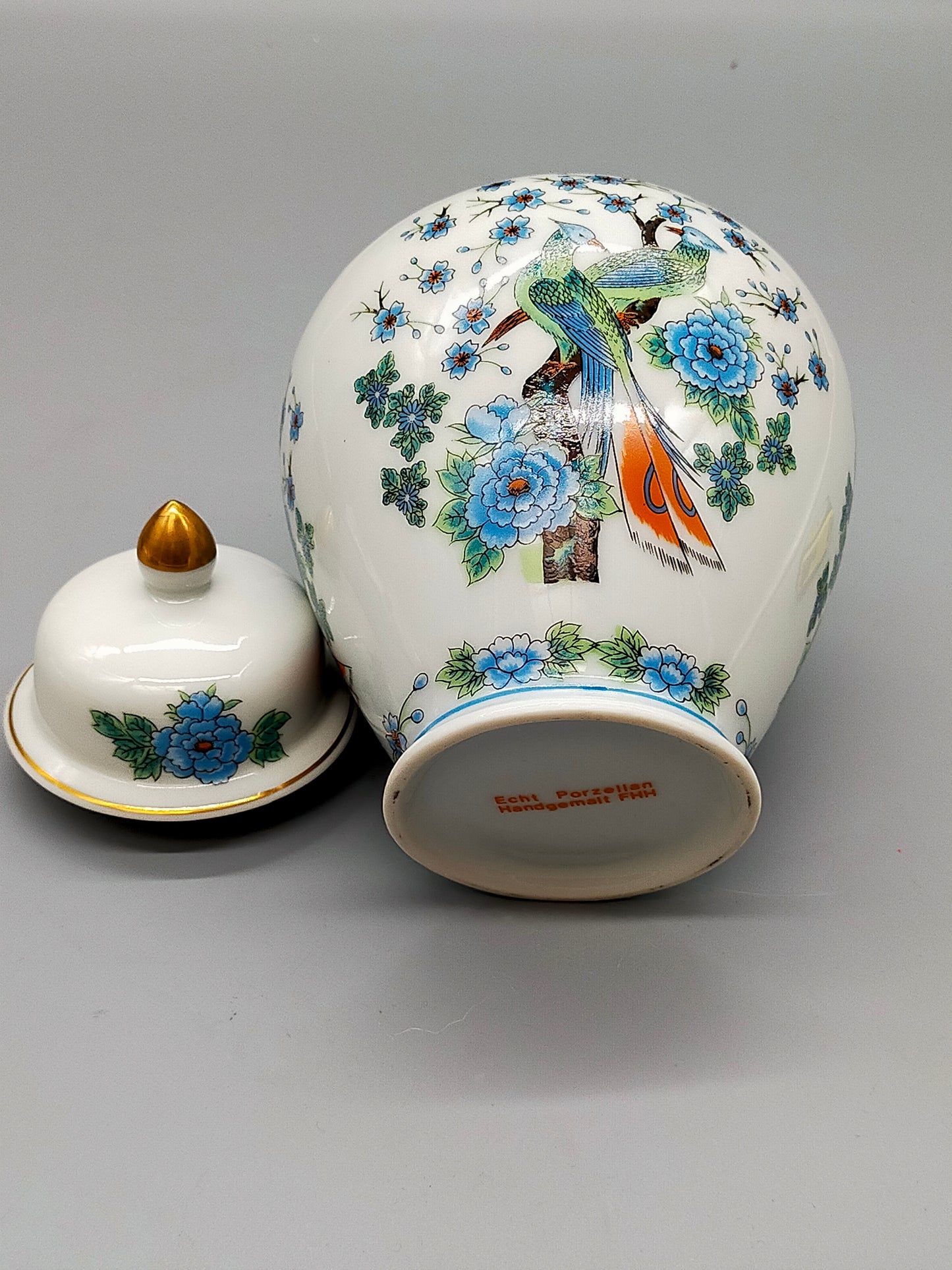 Elegante FHH Deckelvase Handbemaltes Porzellan mit Vogelmotiv