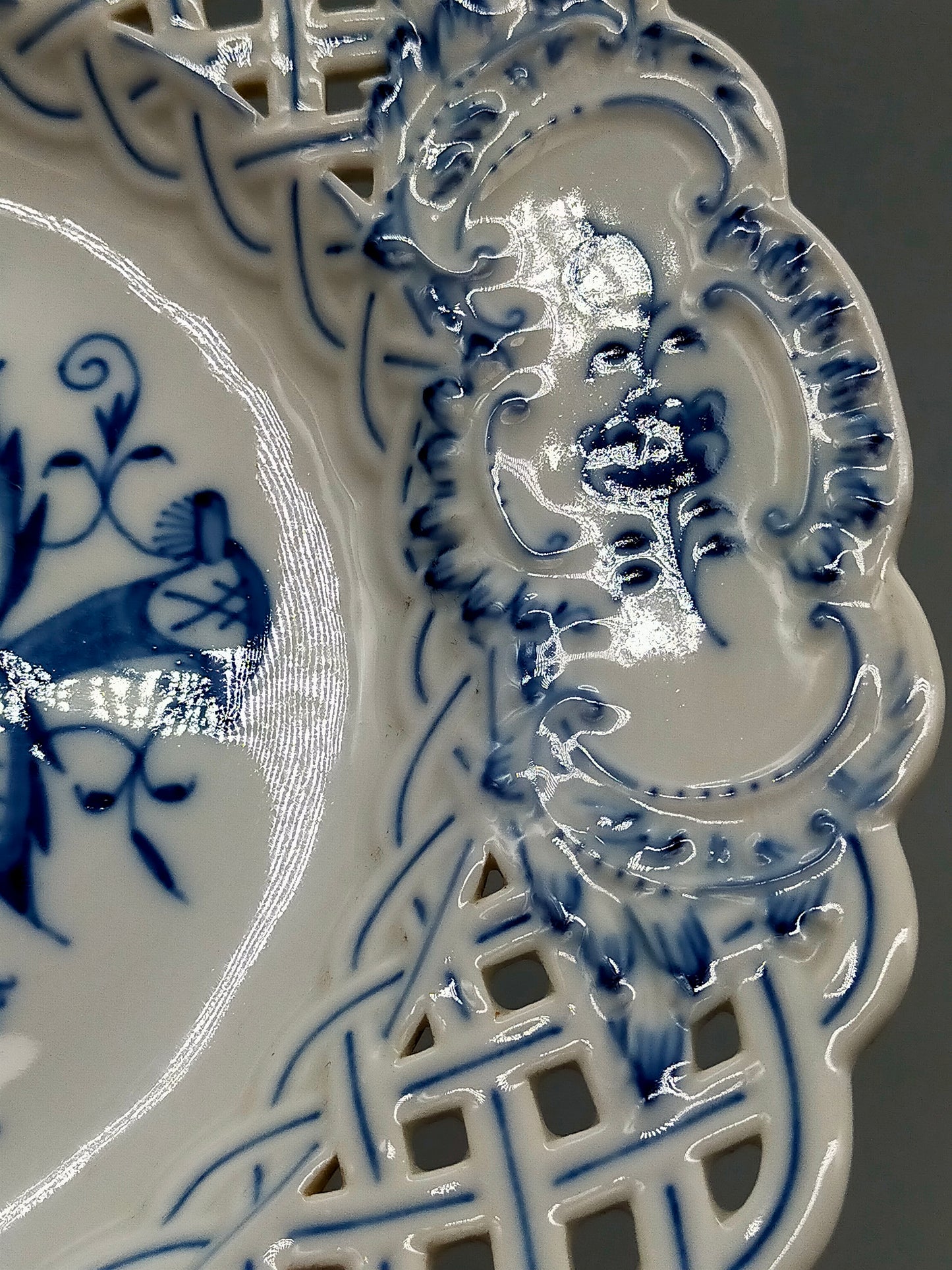 Meissen Durchbruchschale auf Fuß Zwiebelmuster Edle Porzellan Fußschale
