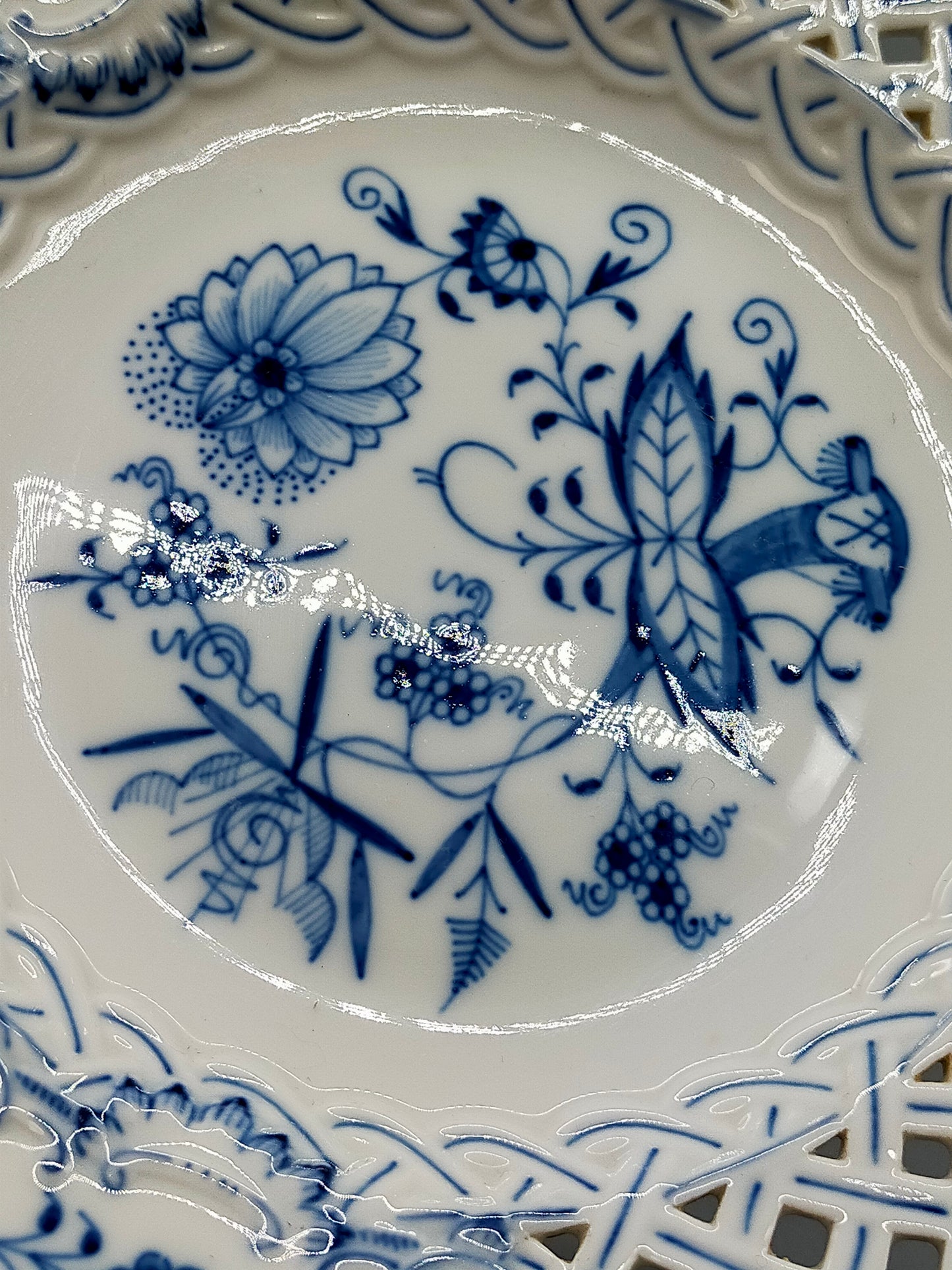 Meissen Durchbruchschale auf Fuß Zwiebelmuster Edle Porzellan Fußschale