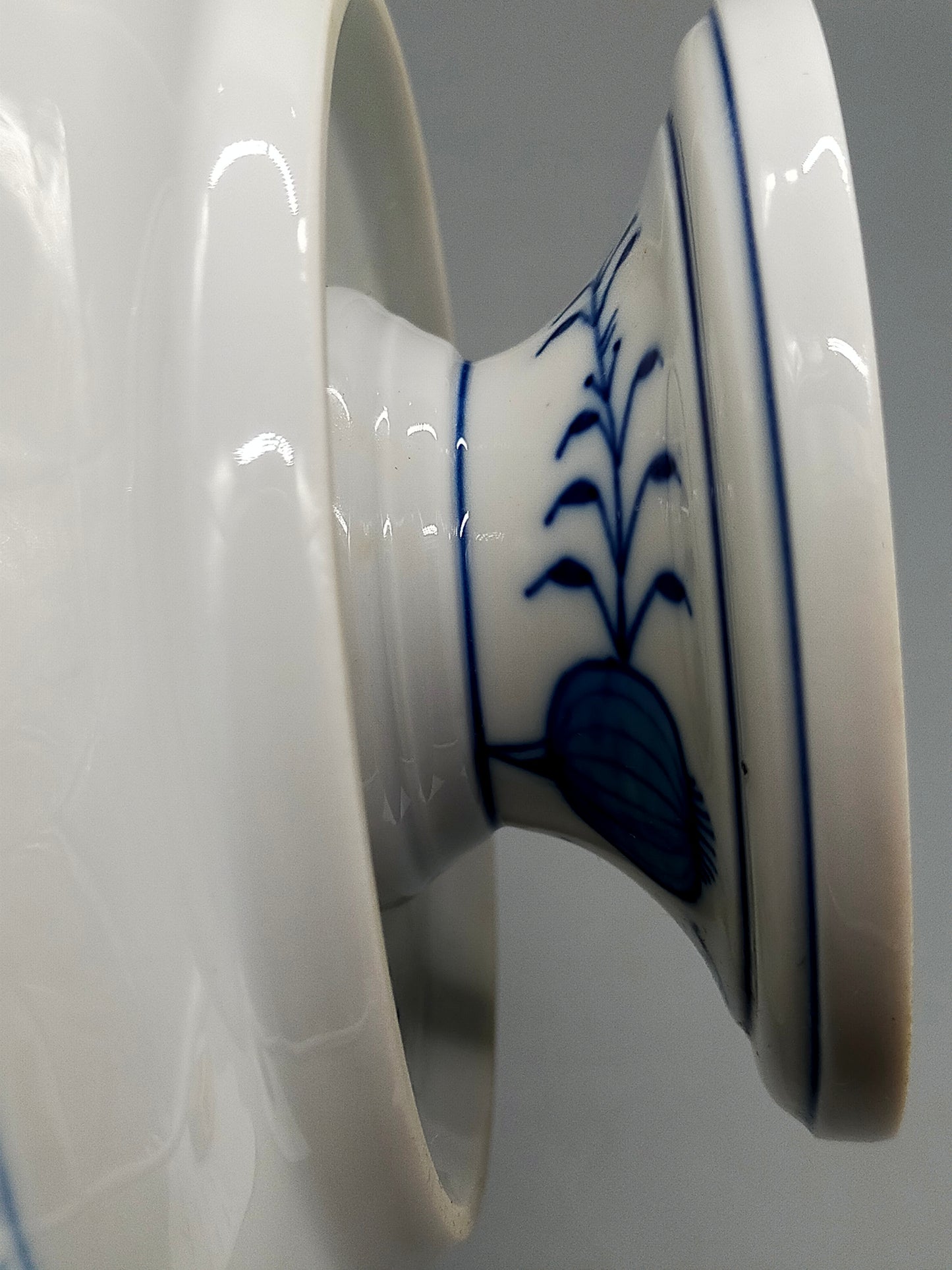 Meissen Durchbruchschale auf Fuß Zwiebelmuster Edle Porzellan Fußschale