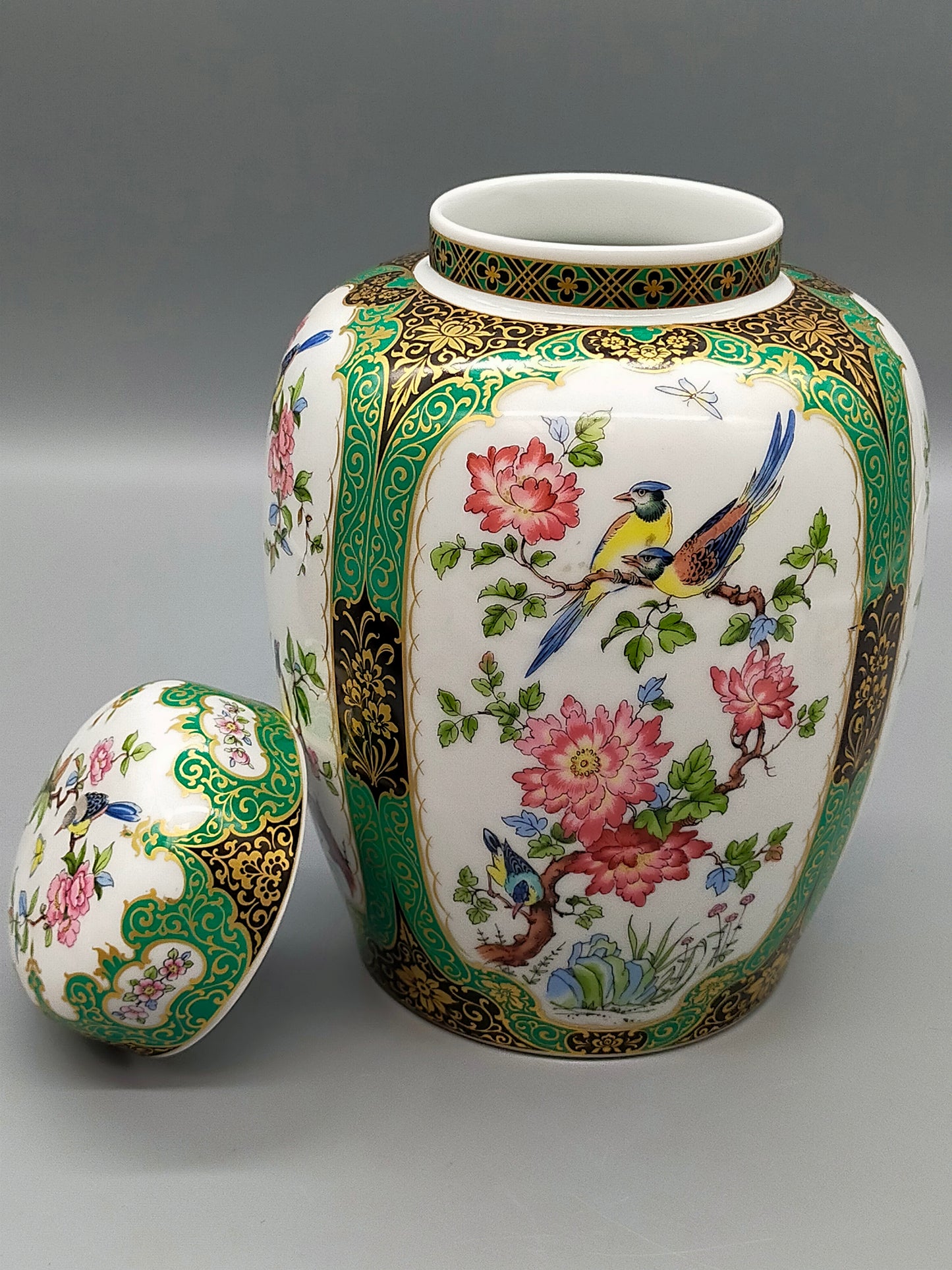 Kaiser Porzellan Prunkvase Mandschu Elegante Deckelvase