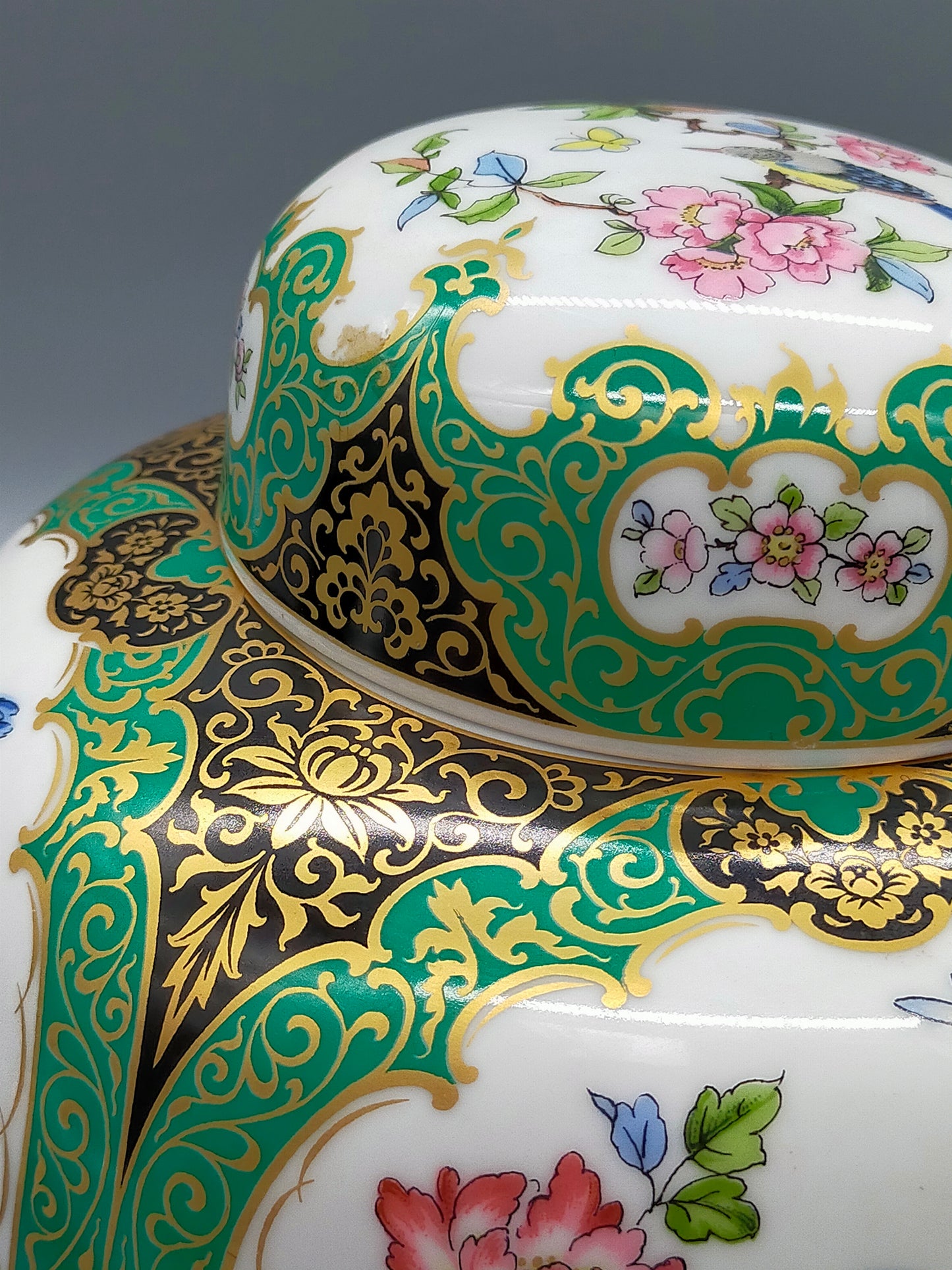 Kaiser Porzellan Prunkvase Mandschu Elegante Deckelvase