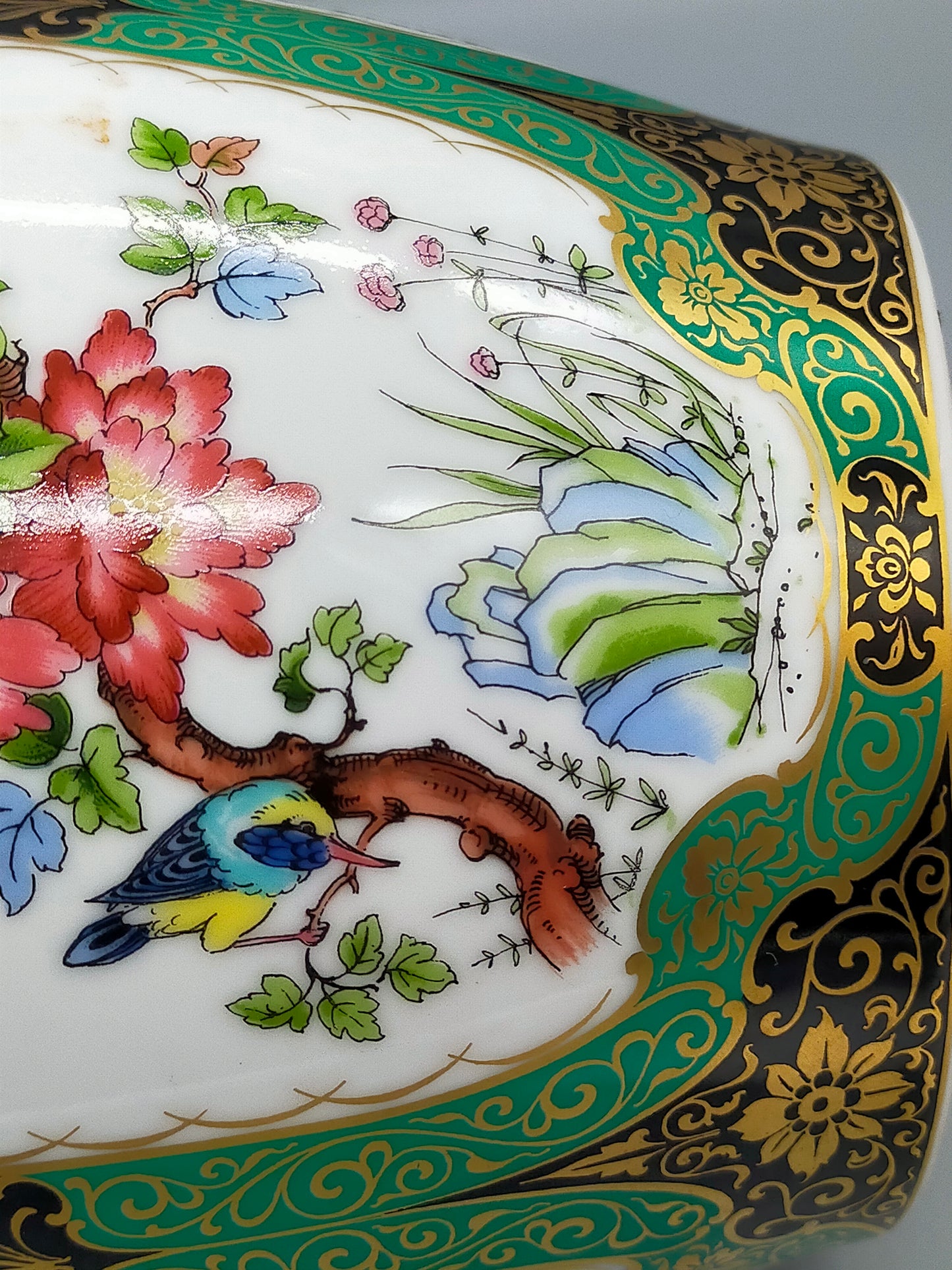 Kaiser Porzellan Prunkvase Mandschu Elegante Deckelvase