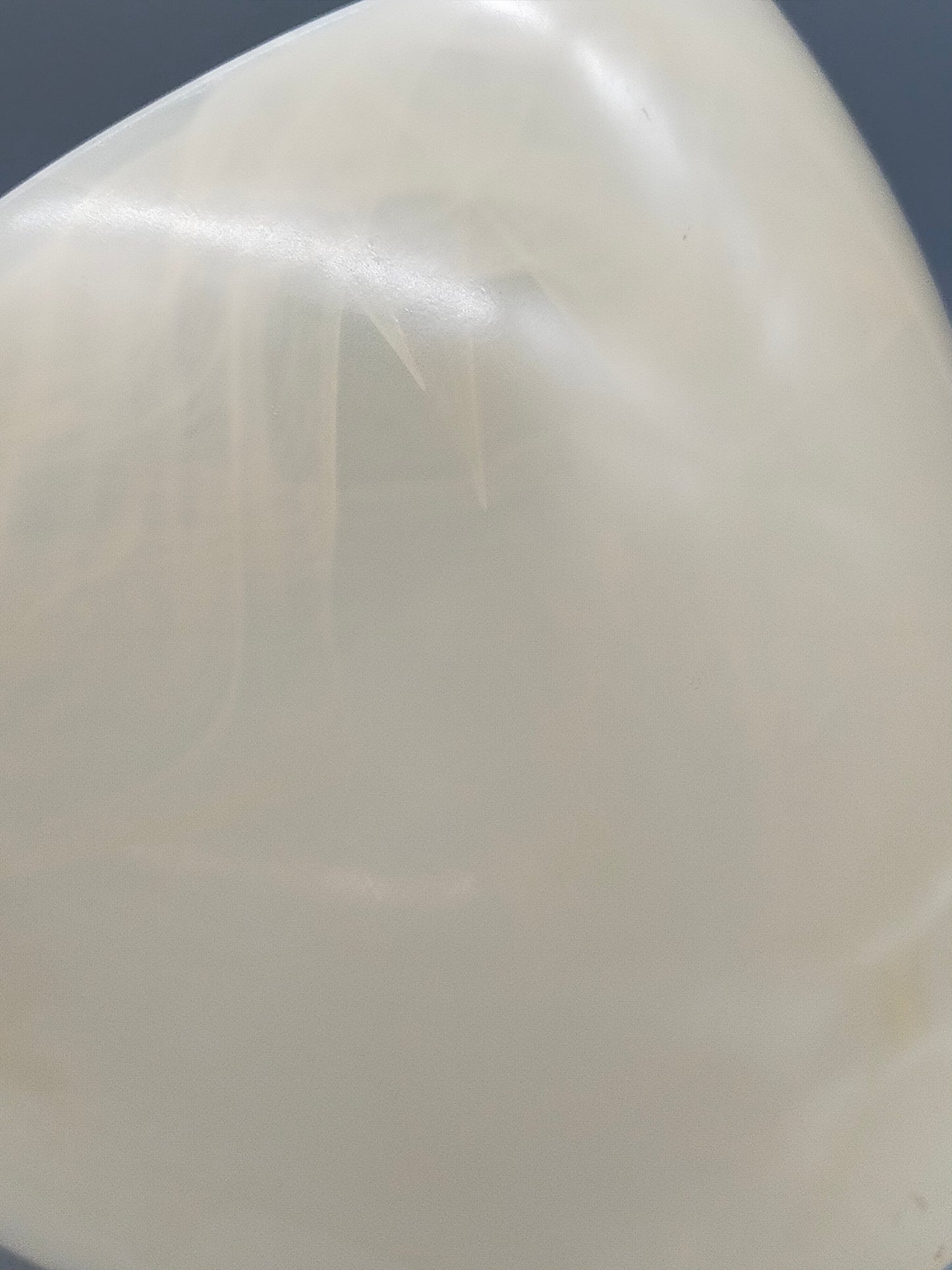 Elegante mundgeblasene Glasschale Beige marmoriertes Kunstglas
