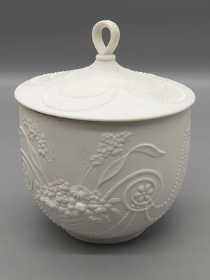 Edle Kaiser Bisquitporzellan Deckeldose M. Frey  Elegantes Relief-Design
