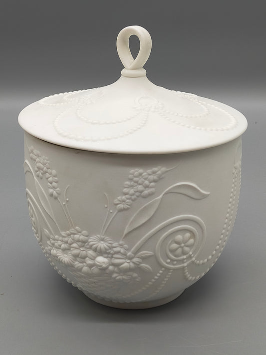 Edle Kaiser Bisquitporzellan Deckeldose M. Frey  Elegantes Relief-Design