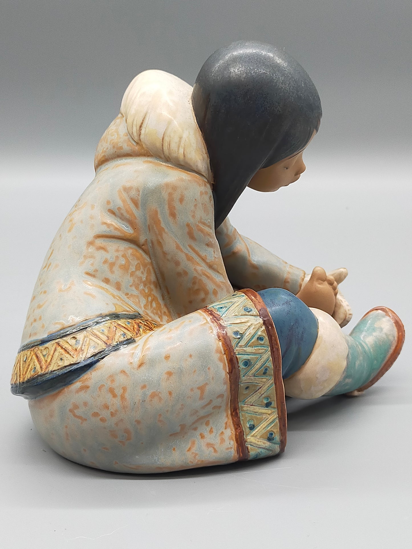 Lladró Porzellanfigur Eskimo Mädchen mit kalten Füßen Vintage