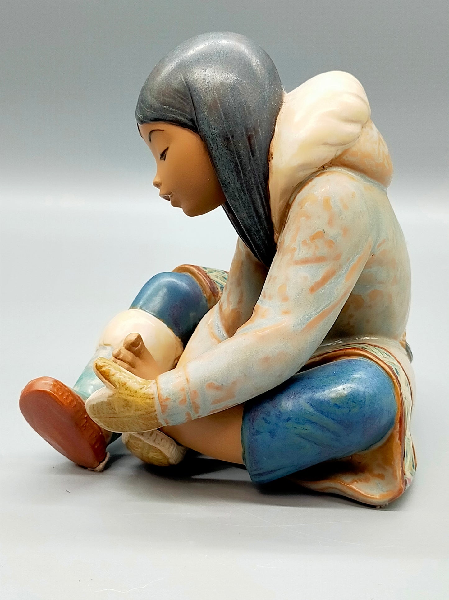 Lladró Porzellanfigur Eskimo Mädchen mit kalten Füßen Vintage