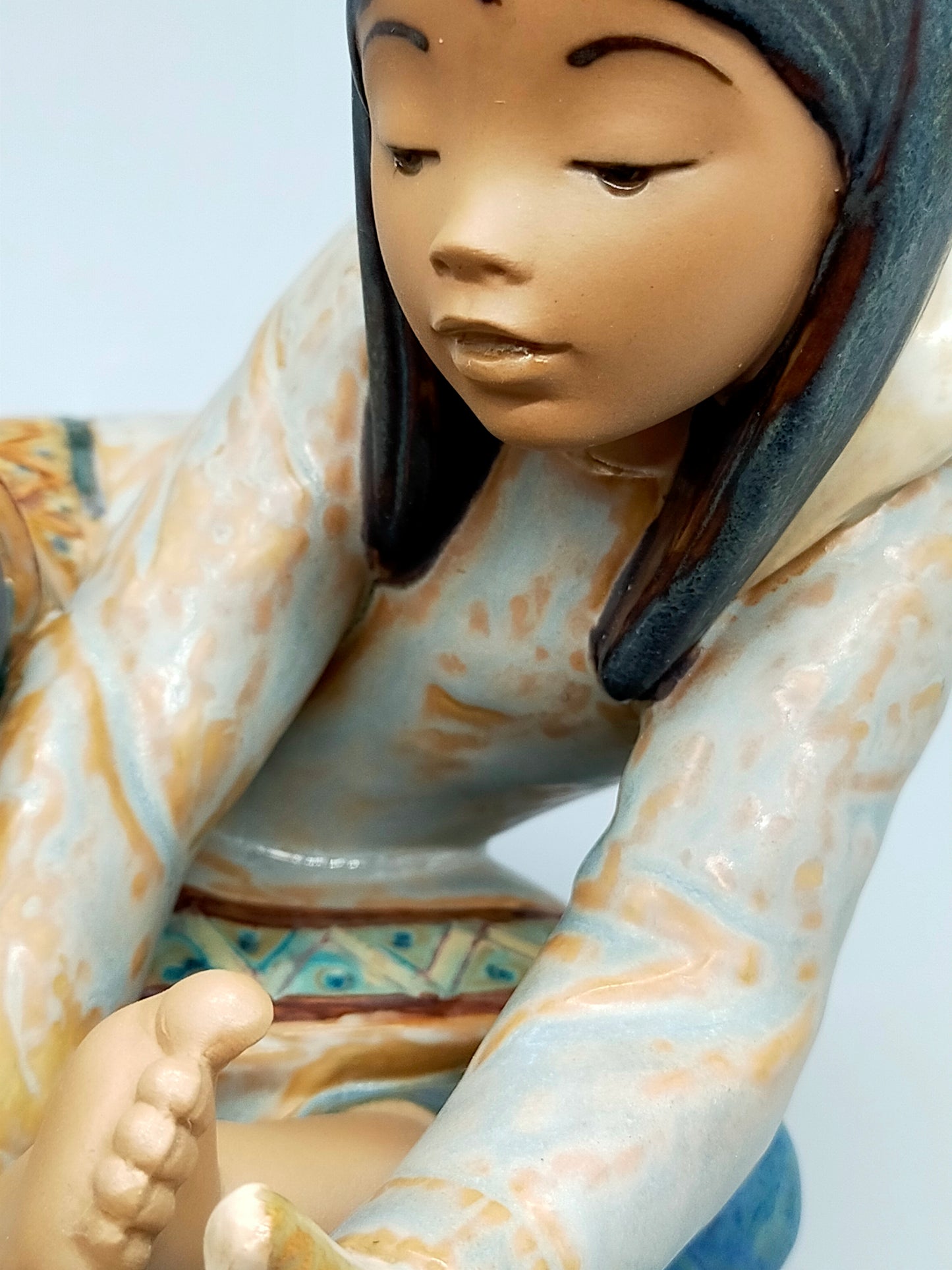 Lladró Porzellanfigur Eskimo Mädchen mit kalten Füßen Vintage
