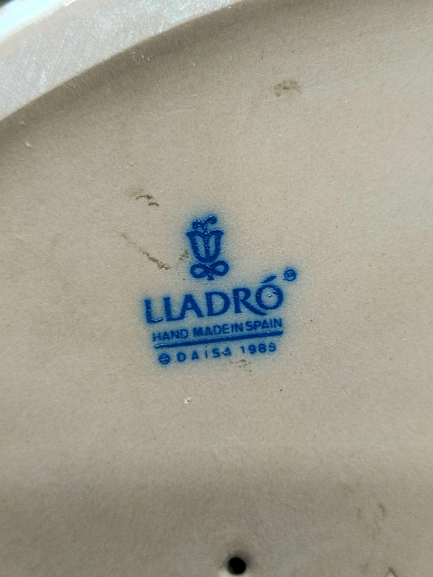 Lladró Porzellanfigur Eskimo Mädchen mit kalten Füßen Vintage