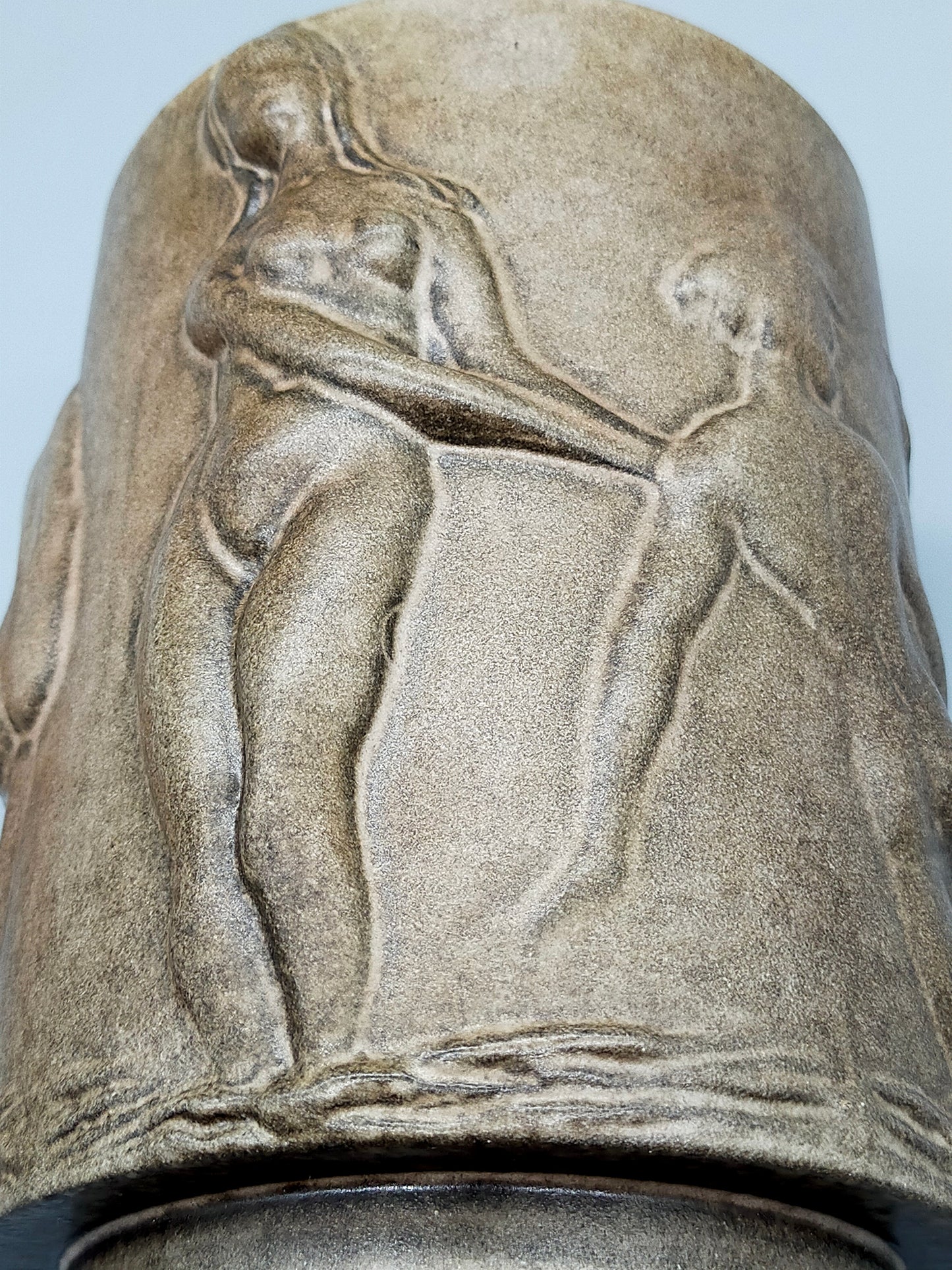 Art Déco Keramik Vorratsdose mit Holzdeckel Relief Tanzende Aktfiguren