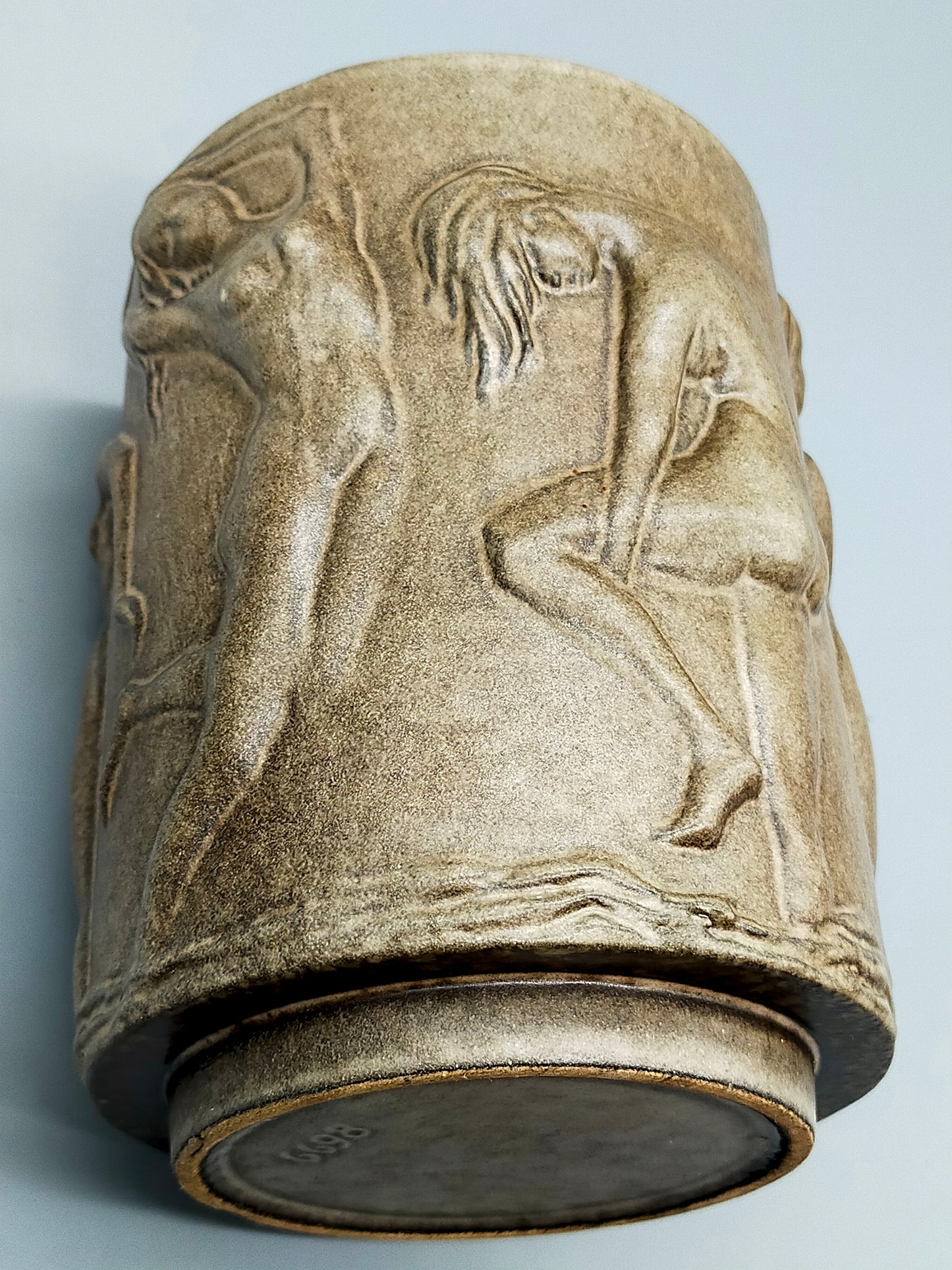Art Déco Keramik Vorratsdose mit Holzdeckel Relief Tanzende Aktfiguren