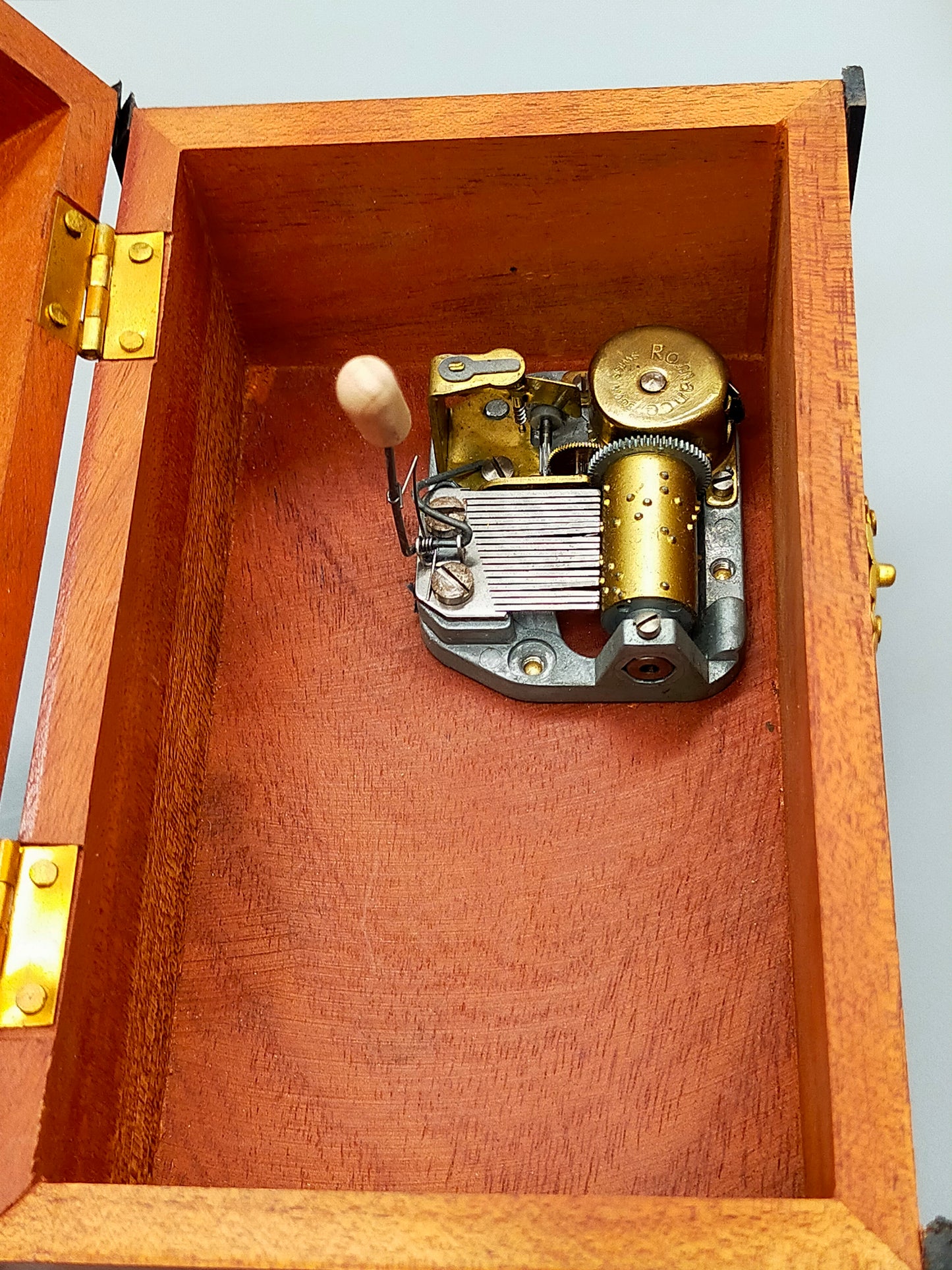 Rustikale Holz Spieluhr Romance by Reuge Swiss Made Melodie La Paloma